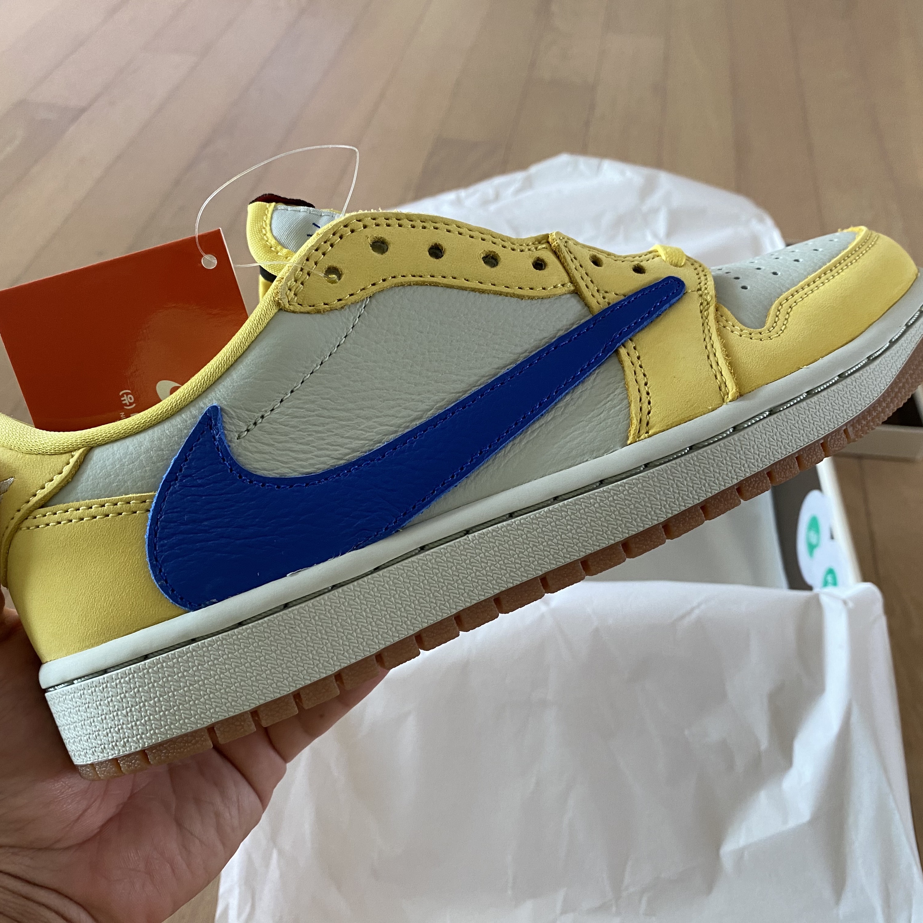 (W) Jordan 1 x Travis Scott Retro Low OG SP Canary 착용 스타일 - 8