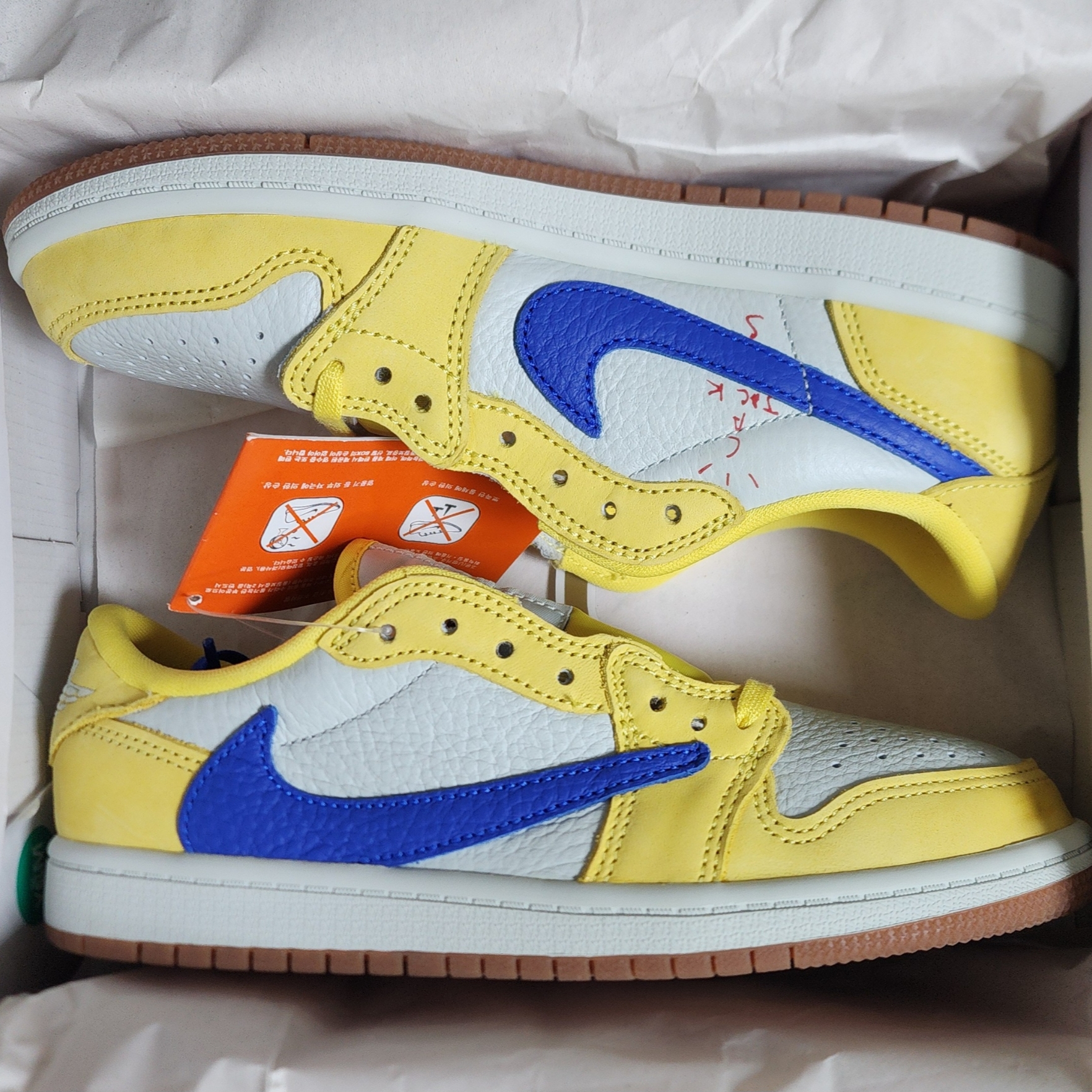 (PS) Jordan 1 x Travis Scott Retro Low OG SP Canary 착용 스타일 - 1