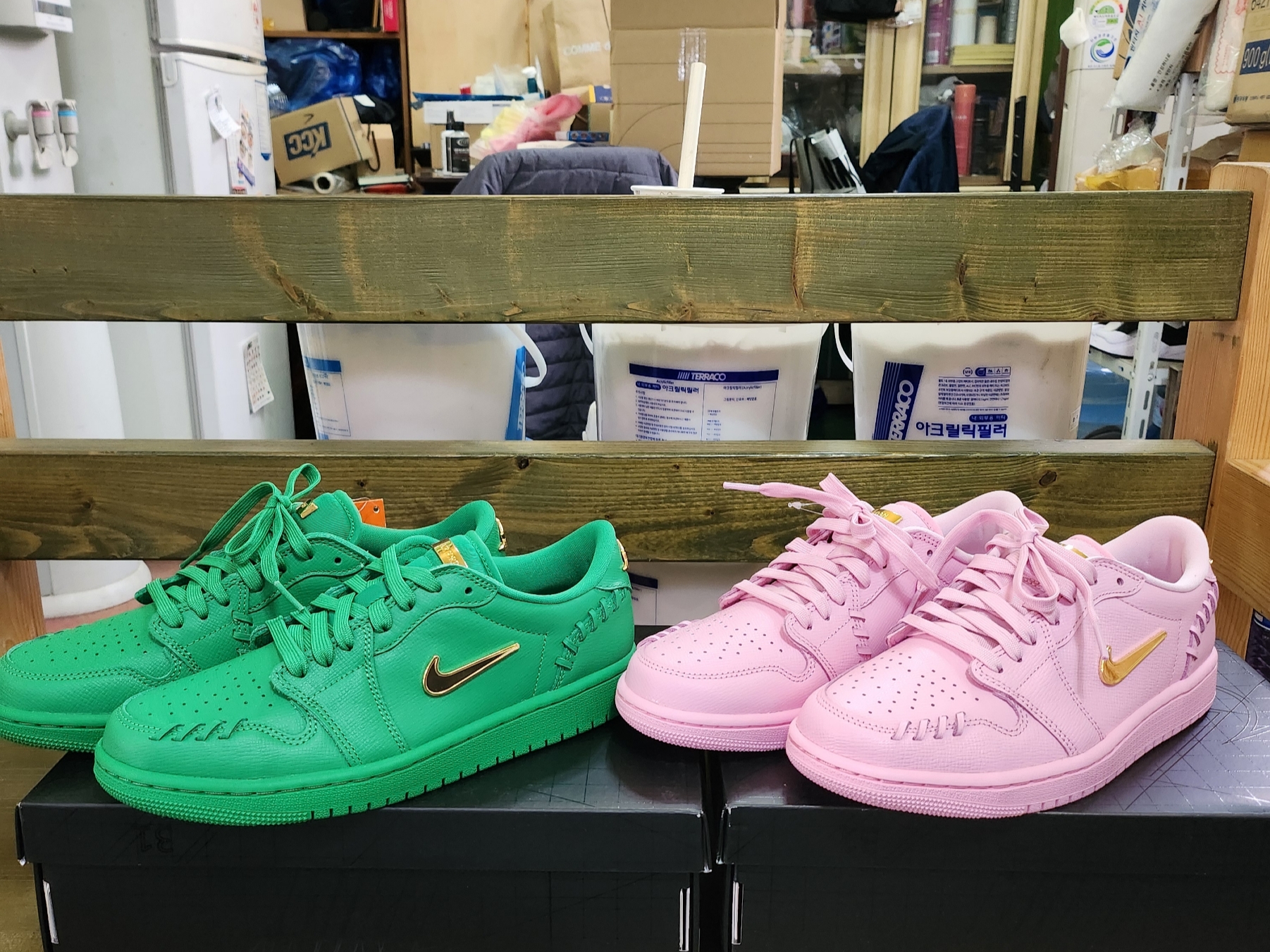 (W) Jordan 1 Low Method of Make Metallic Pink Metallic Gold 착용 스타일 - 1