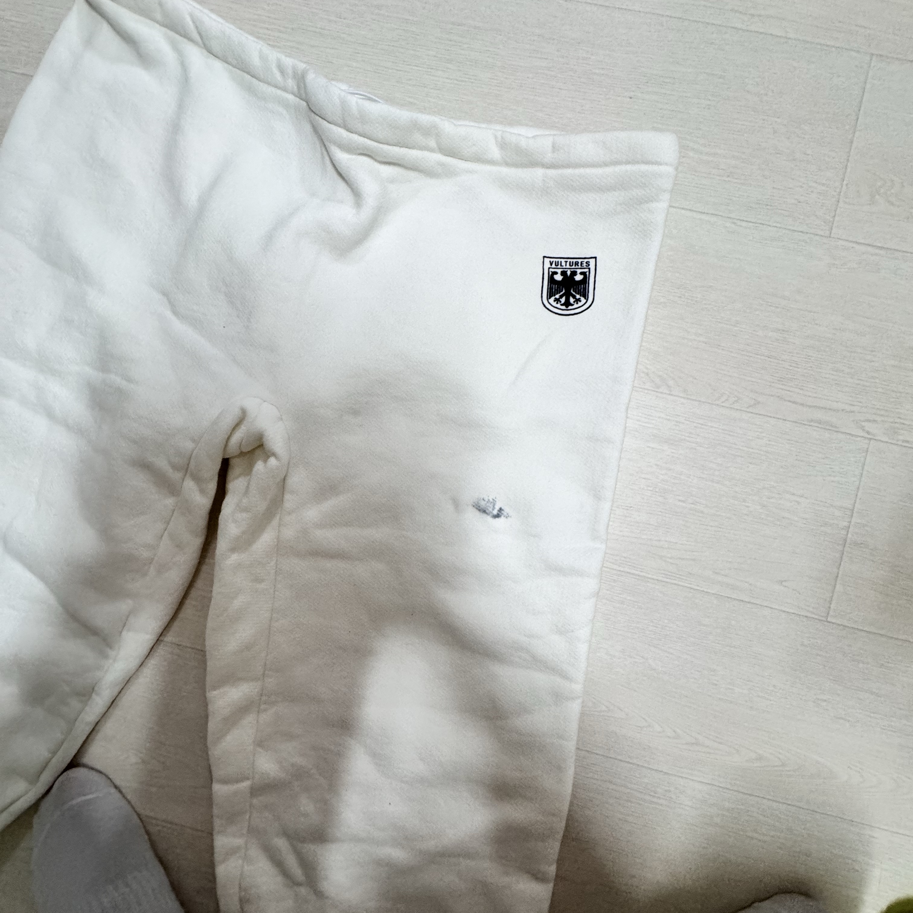 Yeezy Vultures Pants White 착용 스타일 - 1