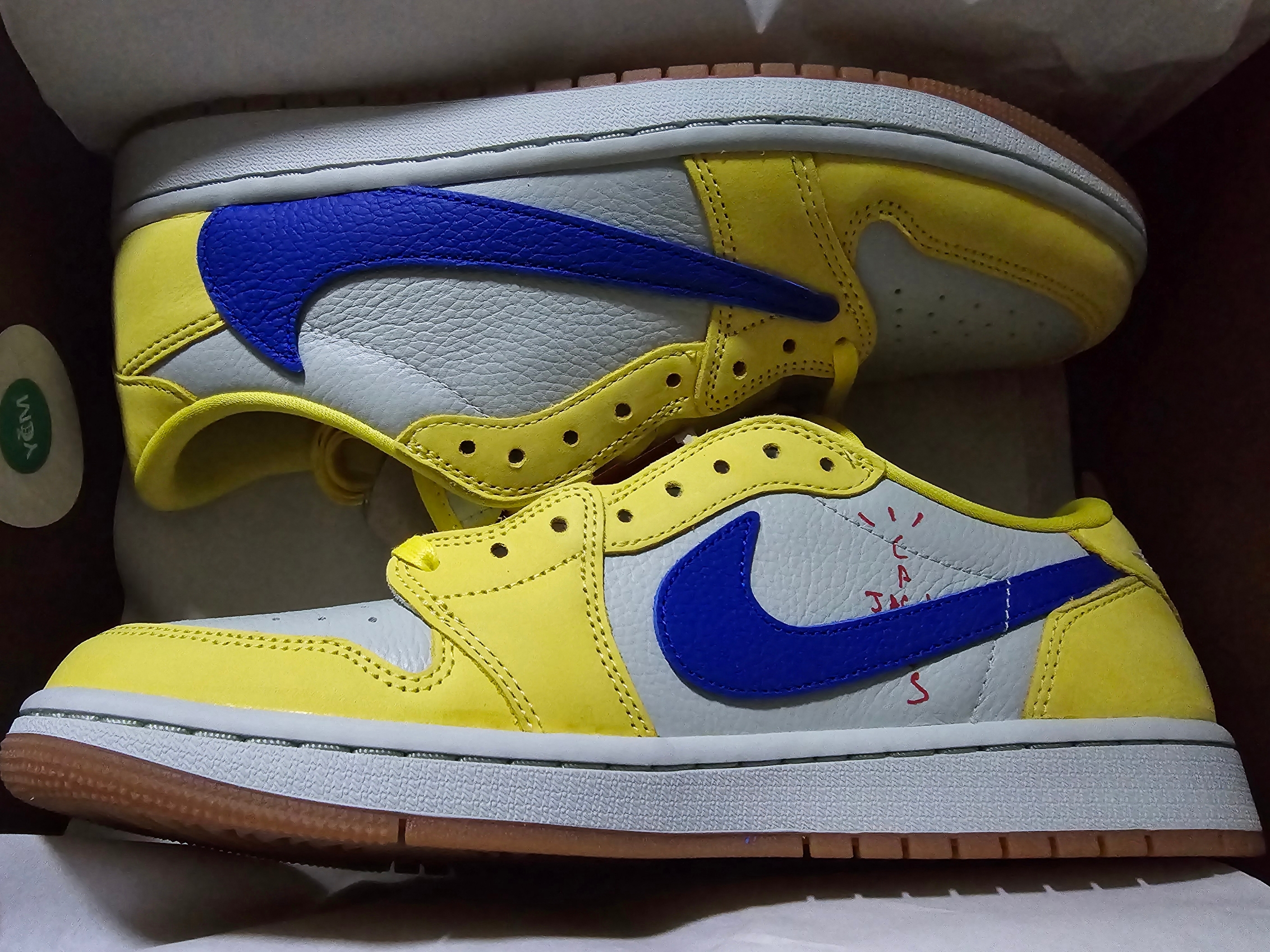 (W) Jordan 1 x Travis Scott Retro Low OG SP Canary 착용 스타일