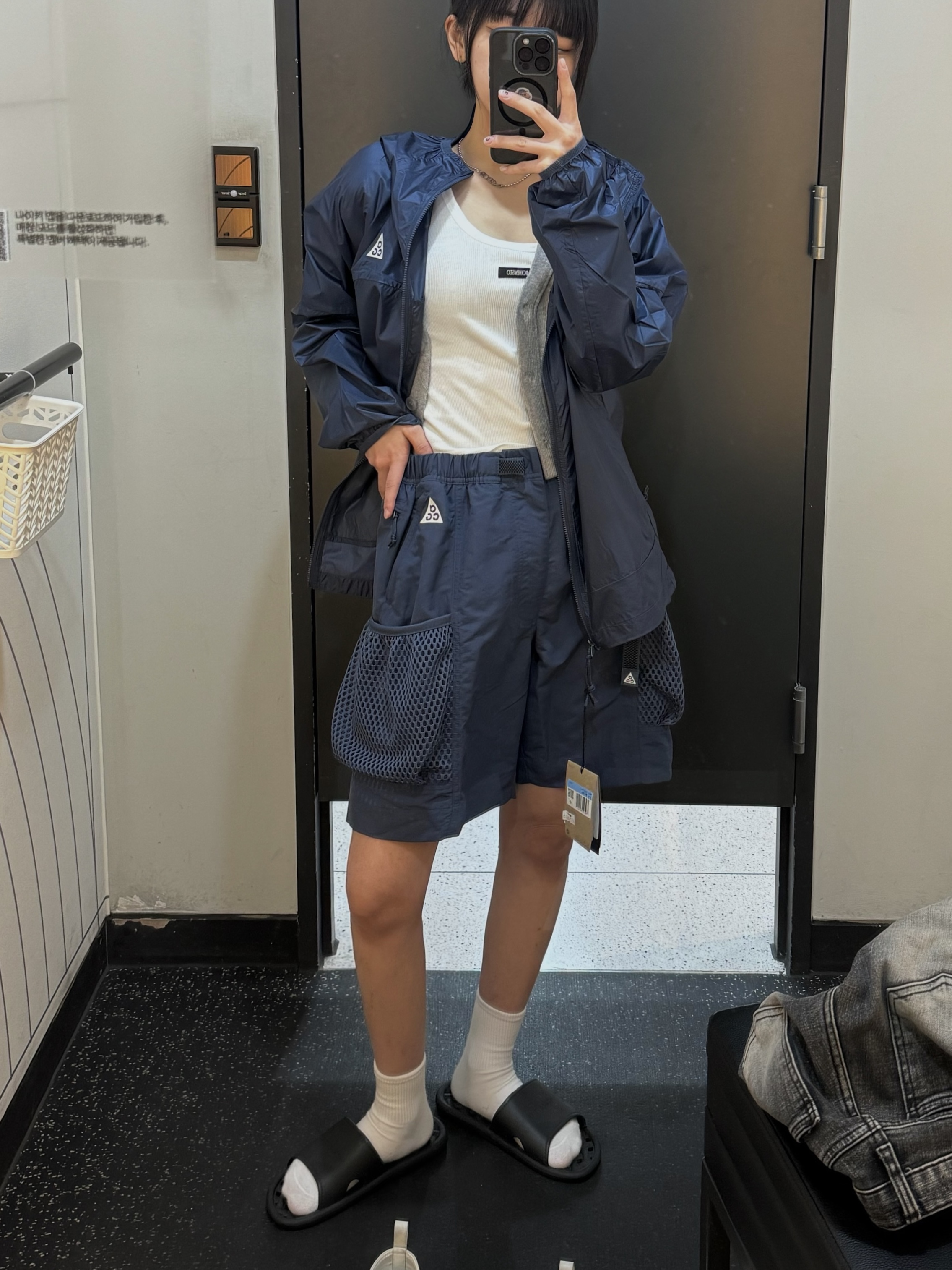 Nike ACG Windproof Cinder Cone Jacket Thunder Blue - Asia, (W) Bohemian Seoul Basic Sleeveless Crop Top Ivory 착용 스타일 - 1