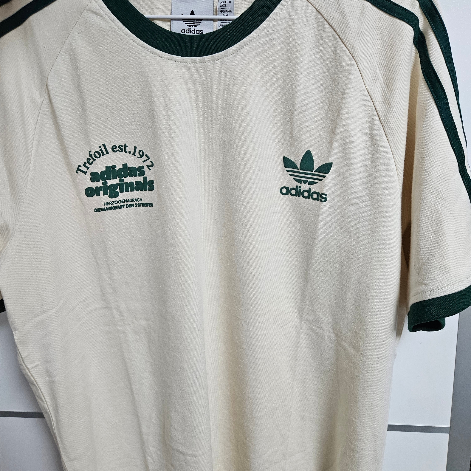 Adidas Sport Graphic Cali T-Shirt Wonder White - KR Sizing 착용 스타일