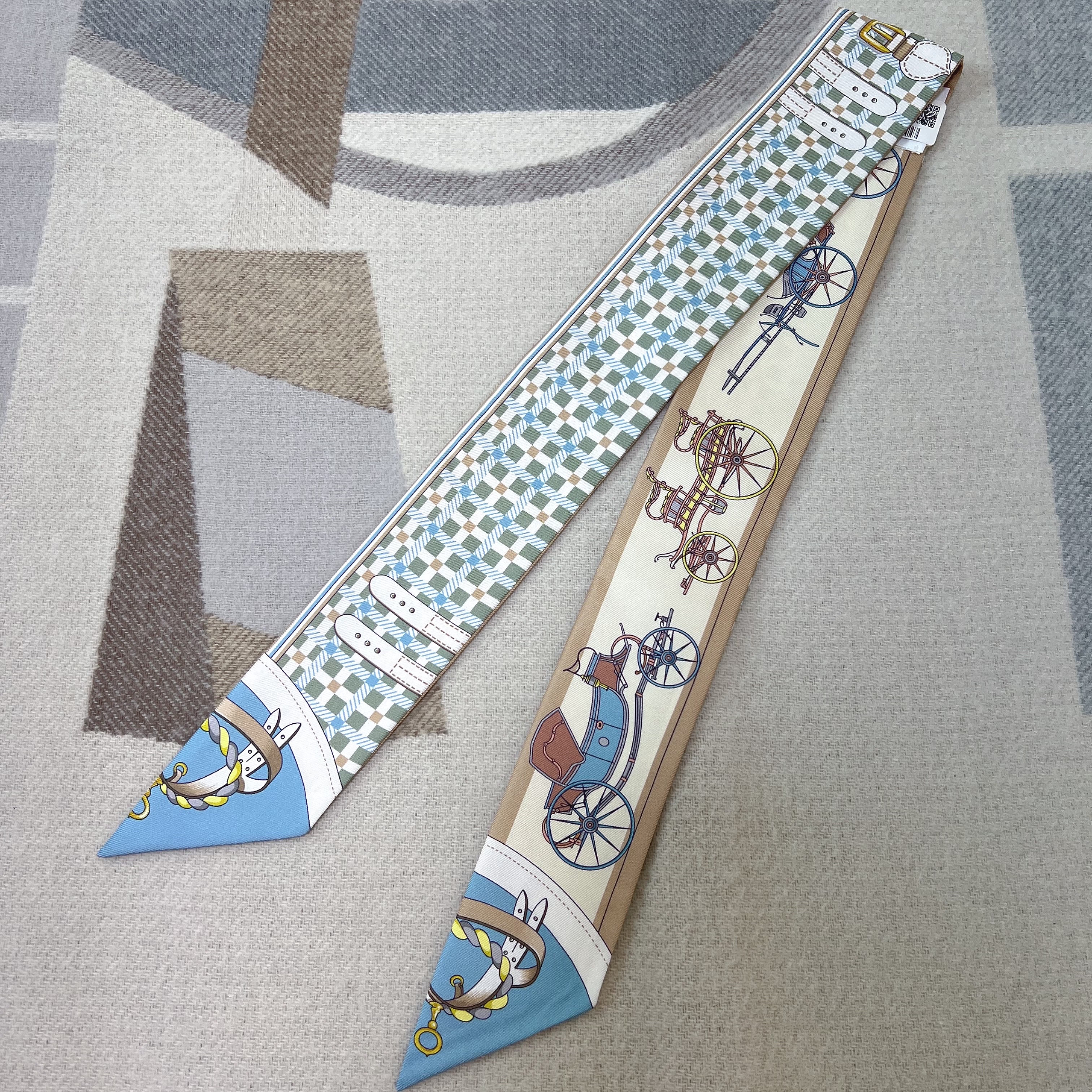 (W) Hermes Les Voitures Nouvelles Twilly Vert Amande Bleu Glacier Beige 착용 스타일 - 4