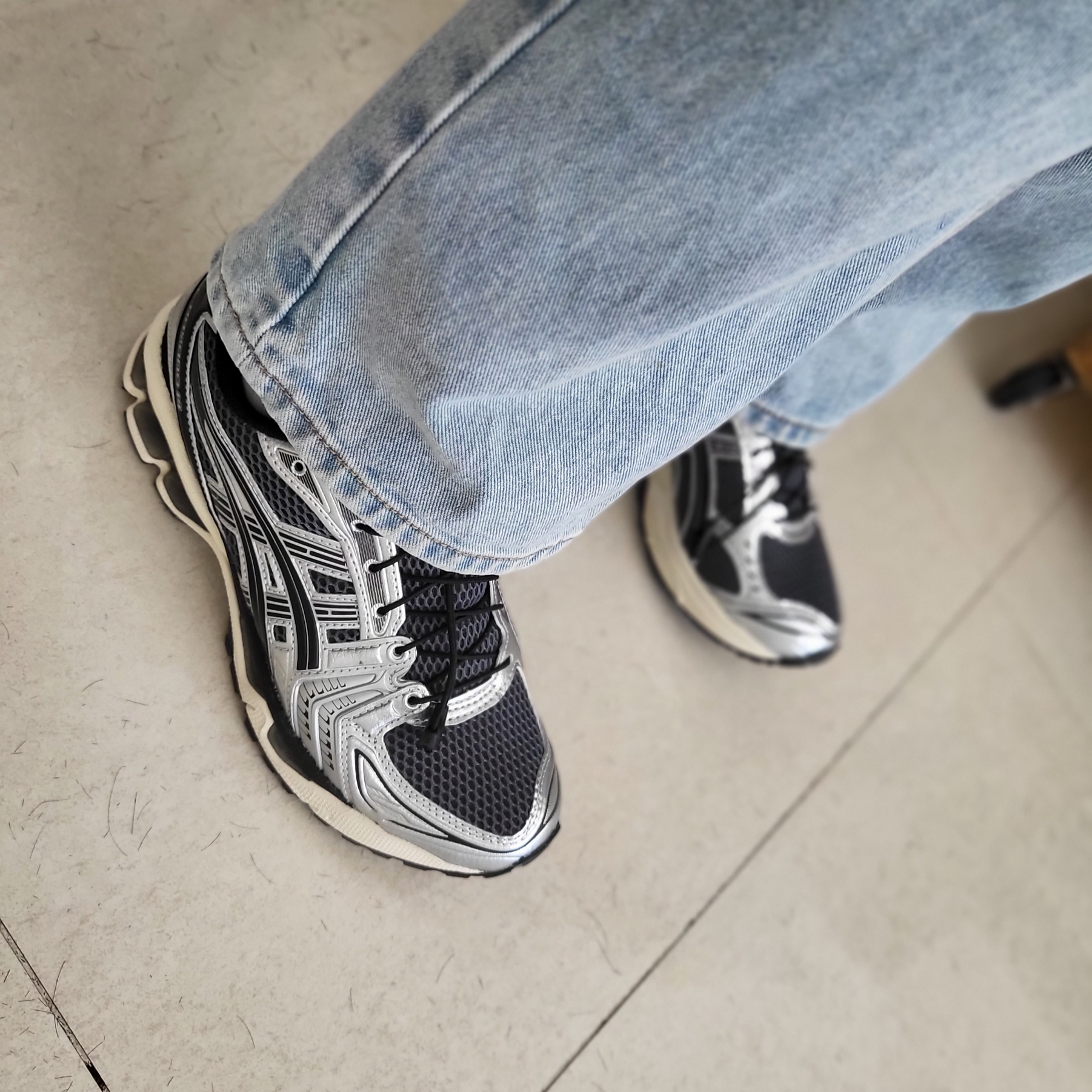Asics Unlimited Gel-Kayano 14 Carrier Grey Black 착용 스타일 - 2
