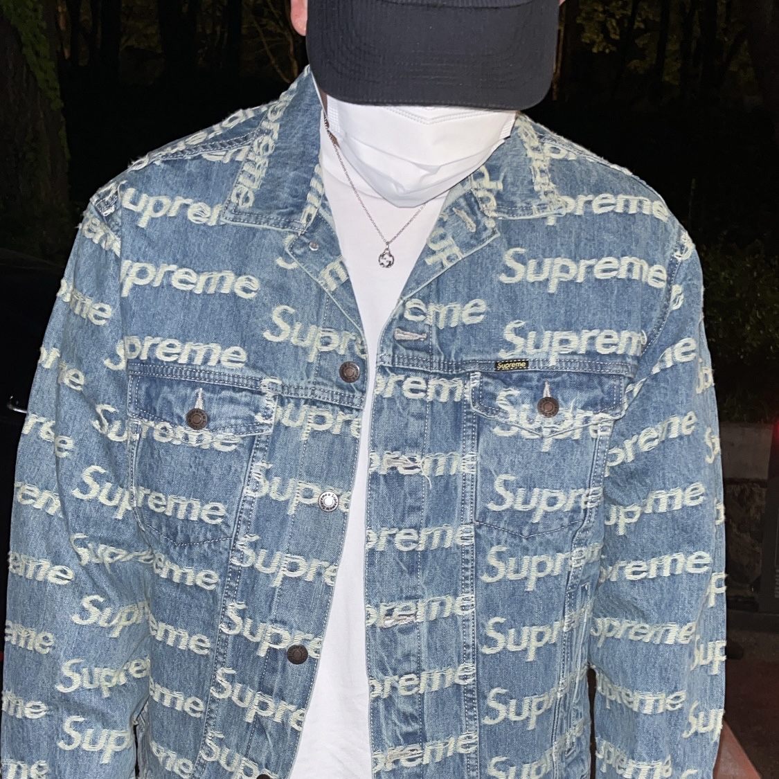 Supreme Frayed Logos Denim Trucker Jacket Blue - 21SS 착용 스타일