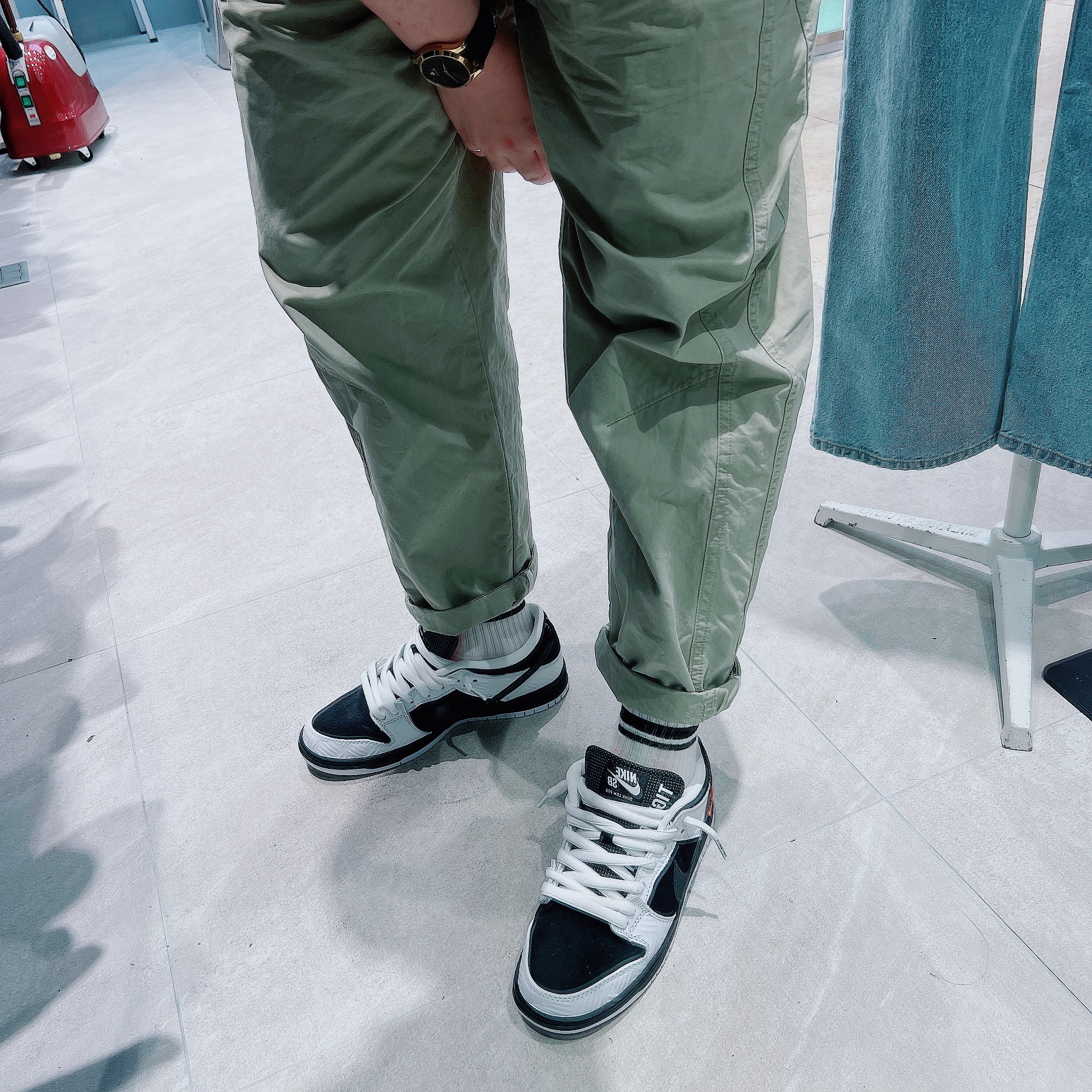 Nike x Tightbooth SB Dunk Low Pro Black and White 착용 스타일 - 1