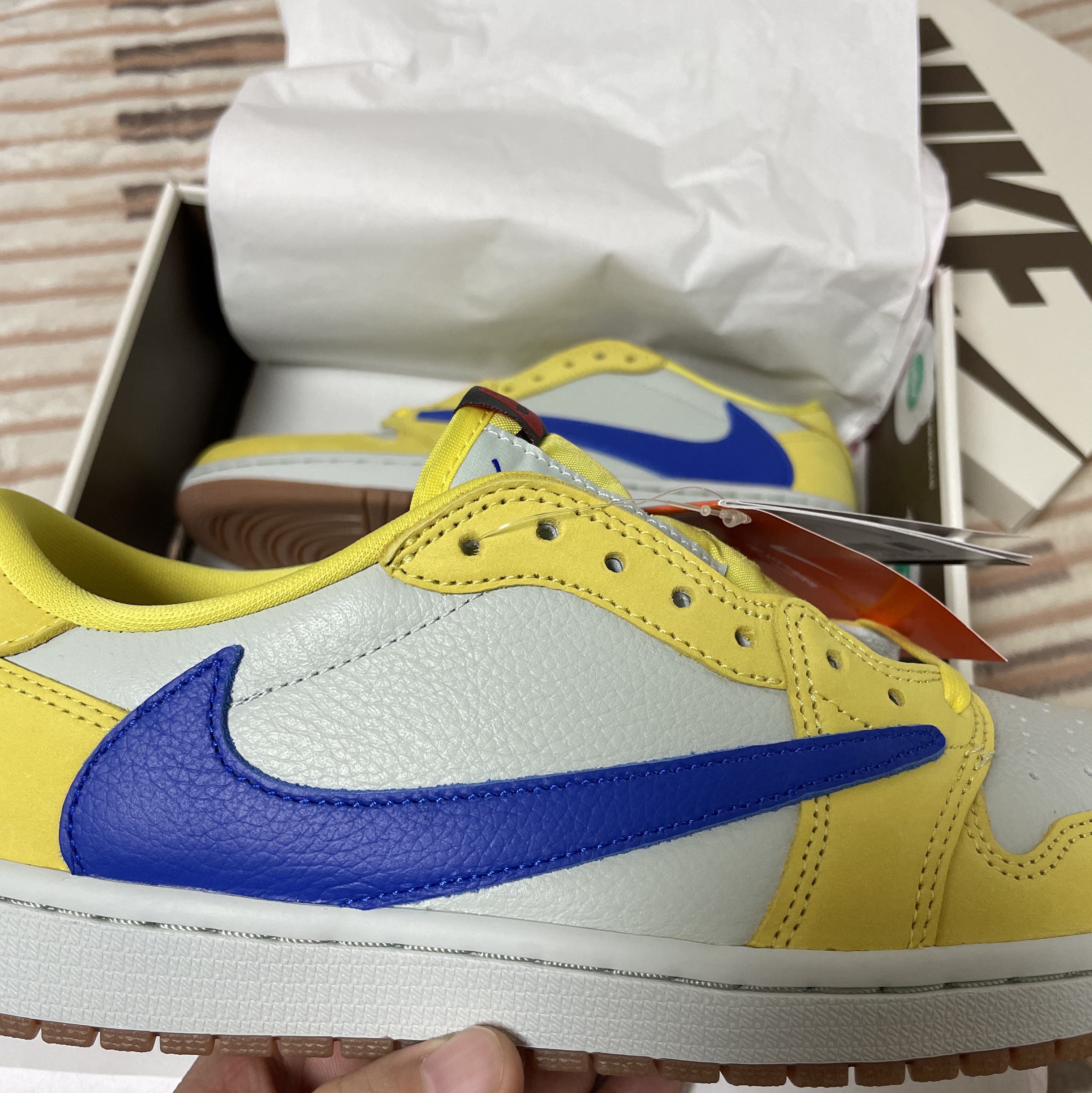 (W) Jordan 1 x Travis Scott Retro Low OG SP Canary 착용 스타일