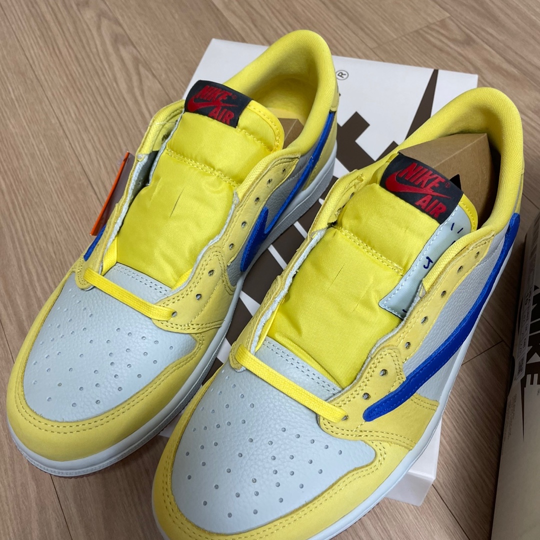 (W) Jordan 1 x Travis Scott Retro Low OG SP Canary 착용 스타일 - 2