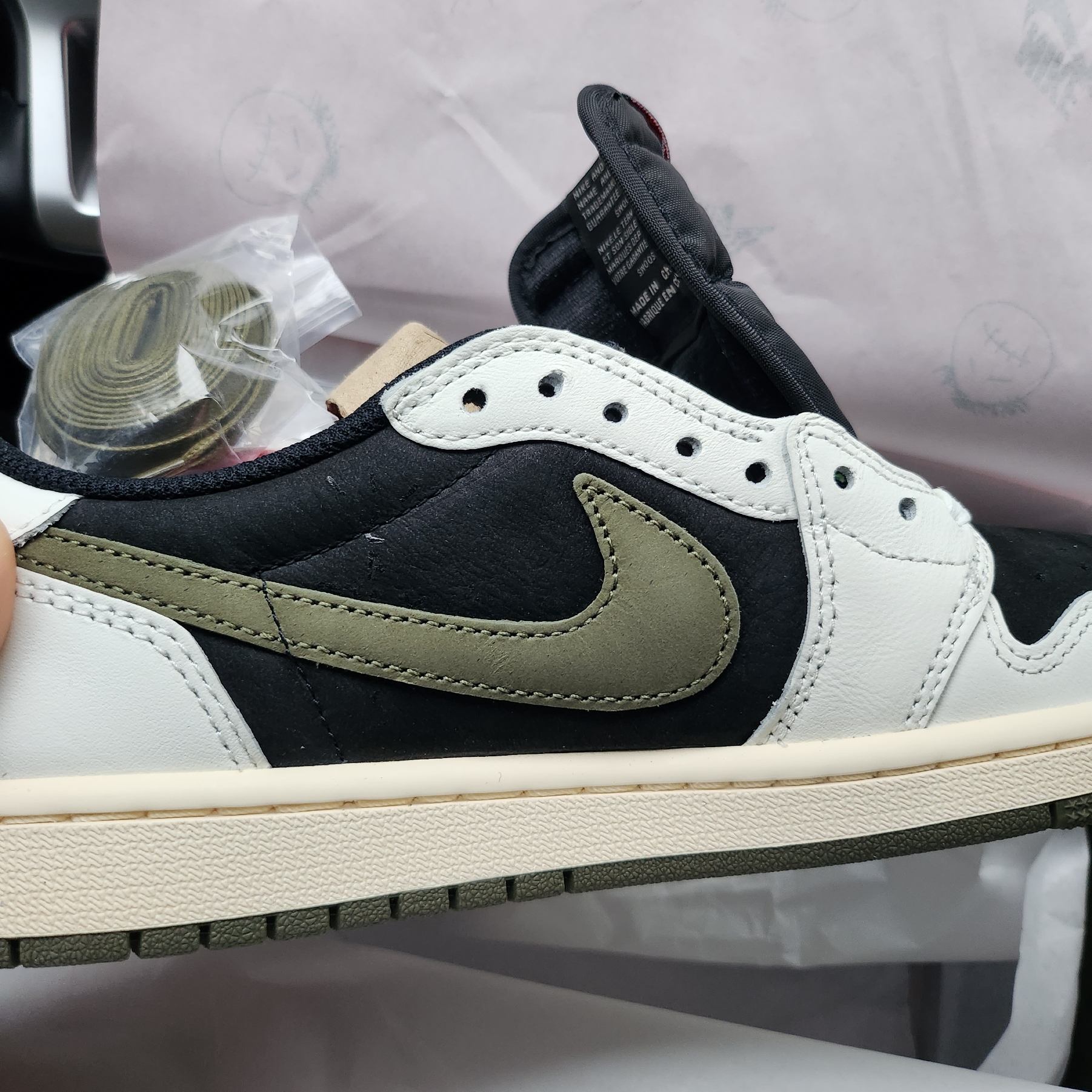 (W) Jordan 1 x Travis Scott Retro Low OG SP Medium Olive 착용 스타일 - 4