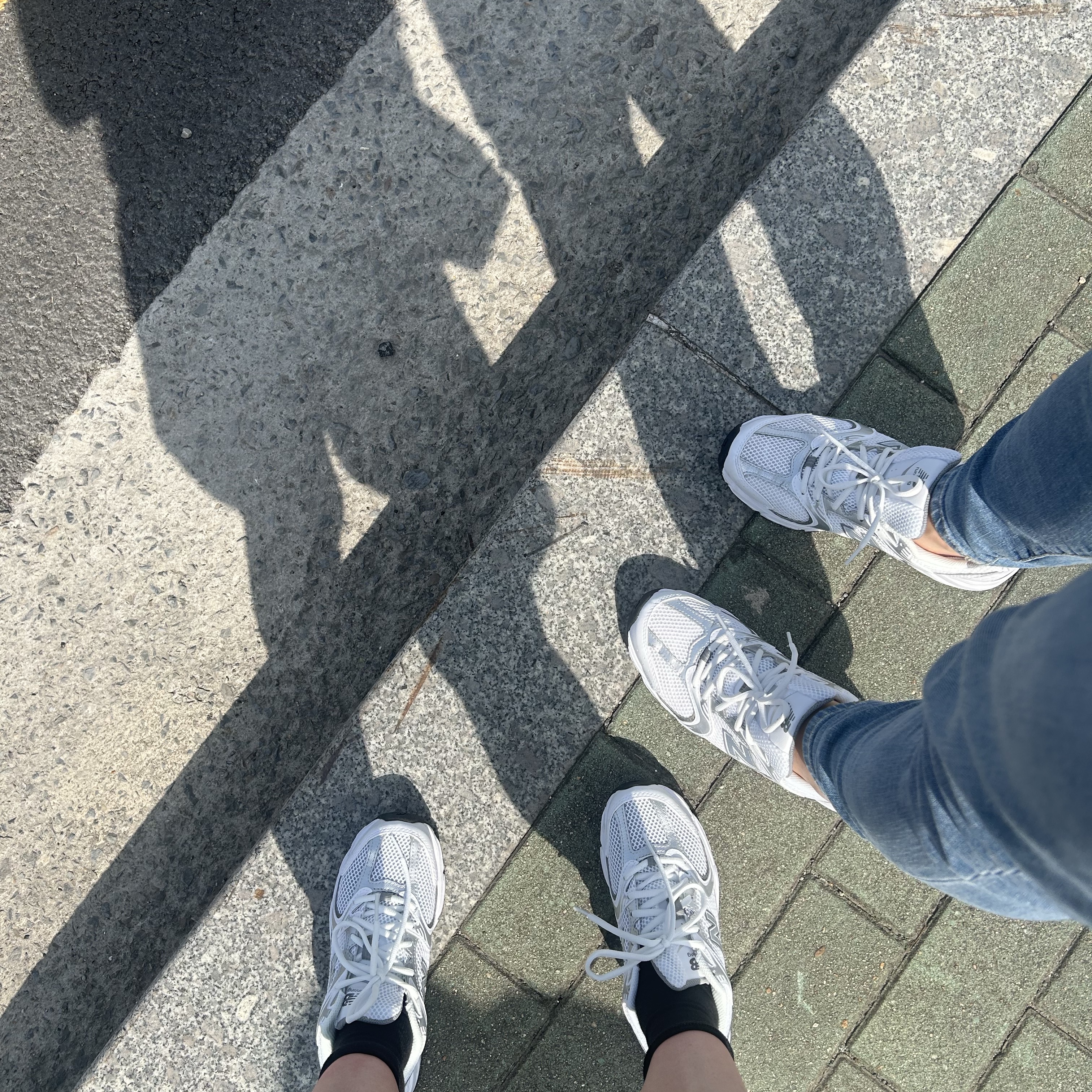 New Balance 530 White Silver 착용 스타일
