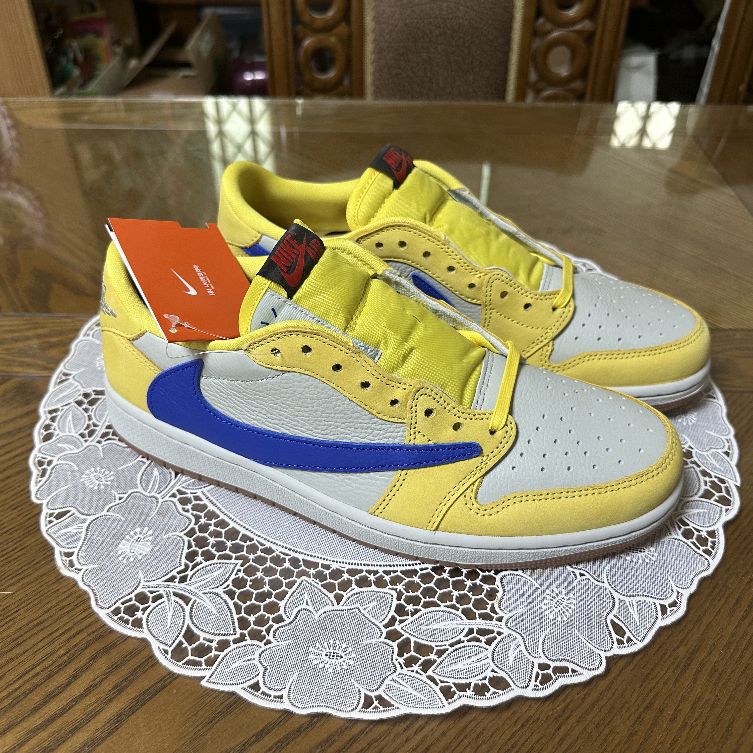 (W) Jordan 1 x Travis Scott Retro Low OG SP Canary 착용 스타일 - 3