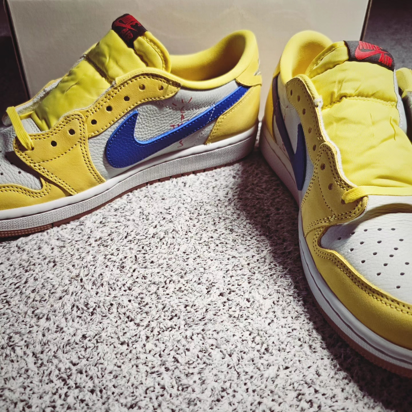 (W) Jordan 1 x Travis Scott Retro Low OG SP Canary 착용 스타일