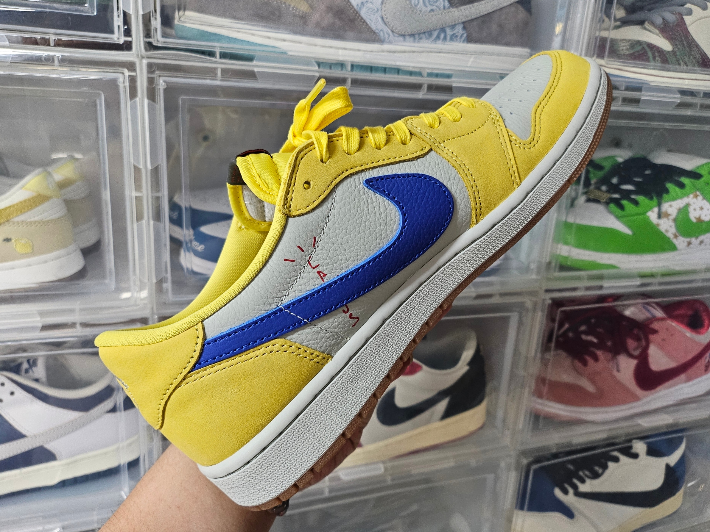 (W) Jordan 1 x Travis Scott Retro Low OG SP Canary 착용 스타일 - 6