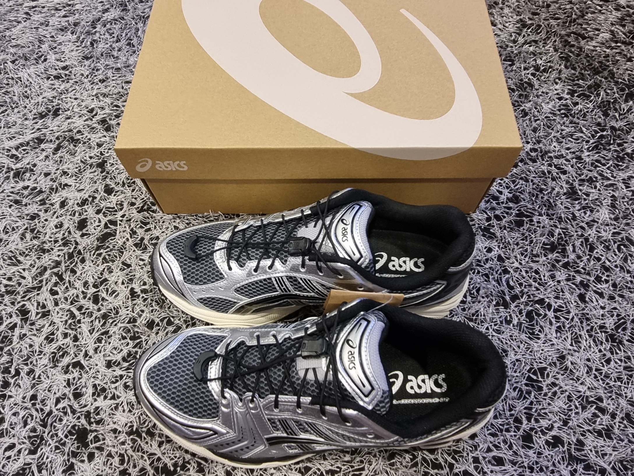 Asics Unlimited Gel-Kayano 14 Carrier Grey Black 착용 스타일 - 6