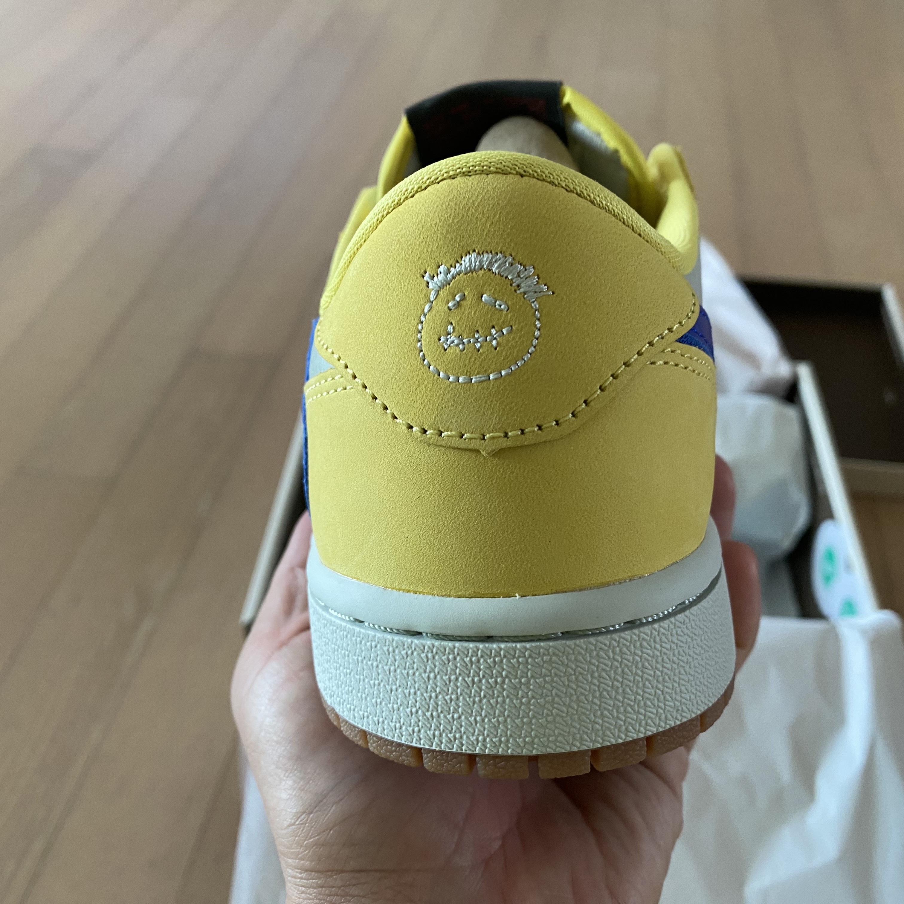 (W) Jordan 1 x Travis Scott Retro Low OG SP Canary 착용 스타일 - 4