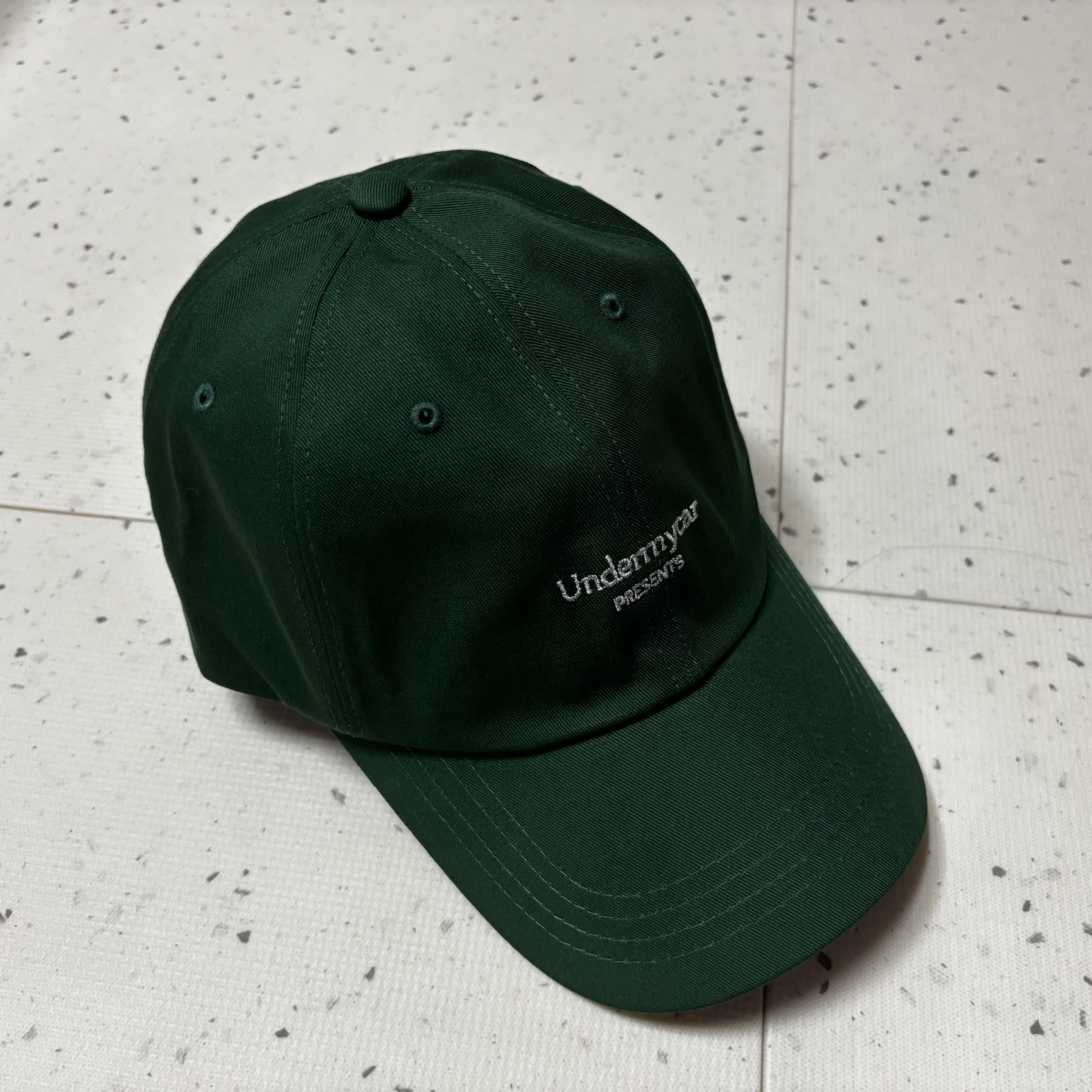 Undermycar Mu.17 Anti Fxxking Logo Play Basic Ball Cap Green / Silver 착용 스타일