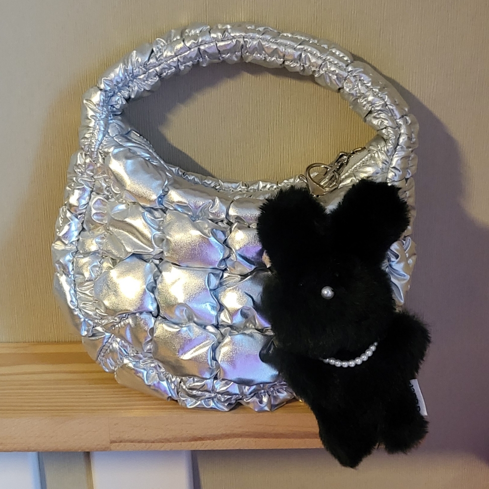 COS Quilted Micro Bag Silver 착용 스타일
