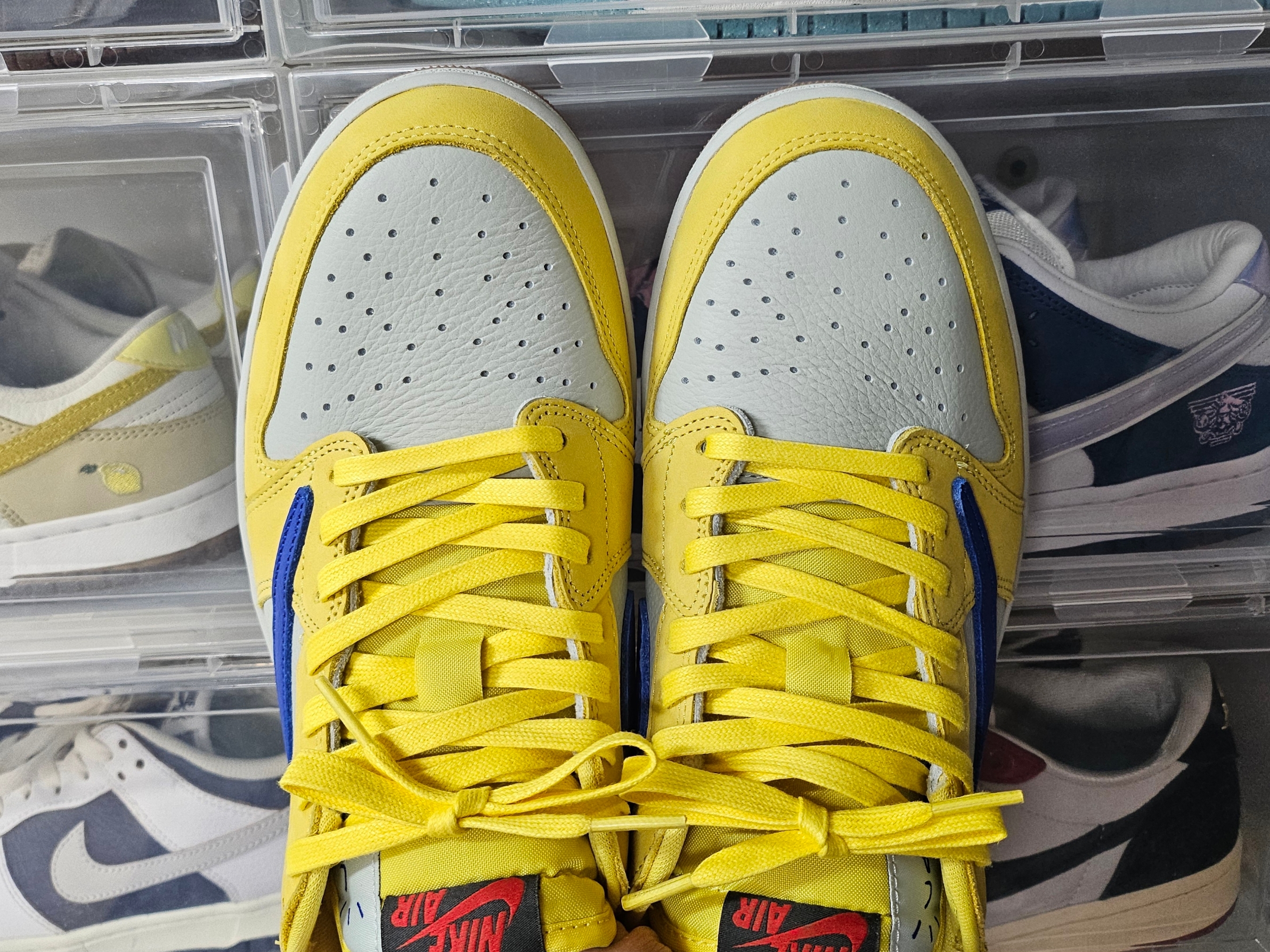 (W) Jordan 1 x Travis Scott Retro Low OG SP Canary 착용 스타일 - 4