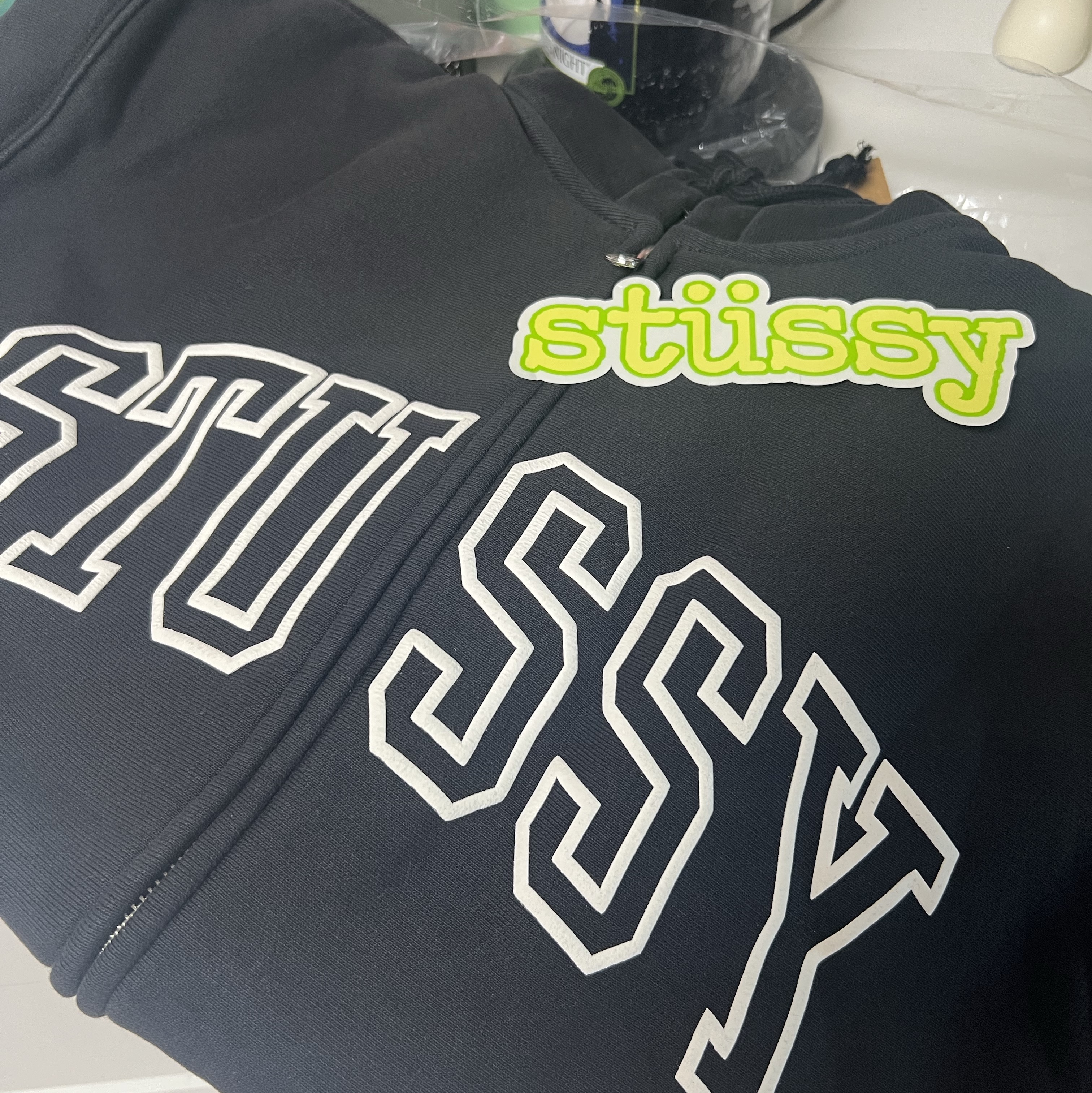 Stussy Outline Zip Hoodie Washed Black 착용 스타일
