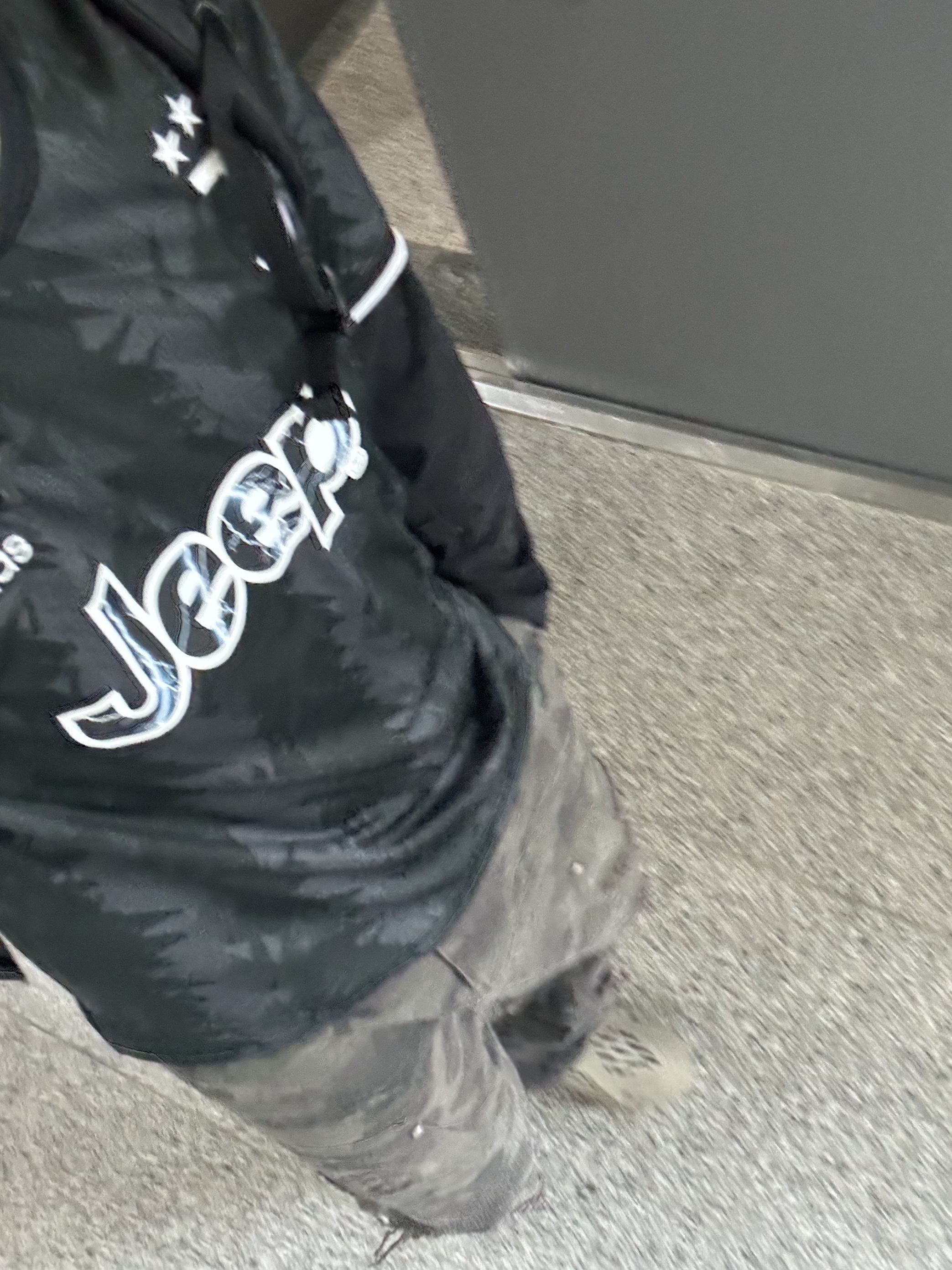 Adidas Yeezy Foam RNNR Stone Sage, Adidas Juventus 2022/23 Away Jersey Black White Carbon - KR Sizing (Non Marking Ver.) 착용 스타일 - 2
