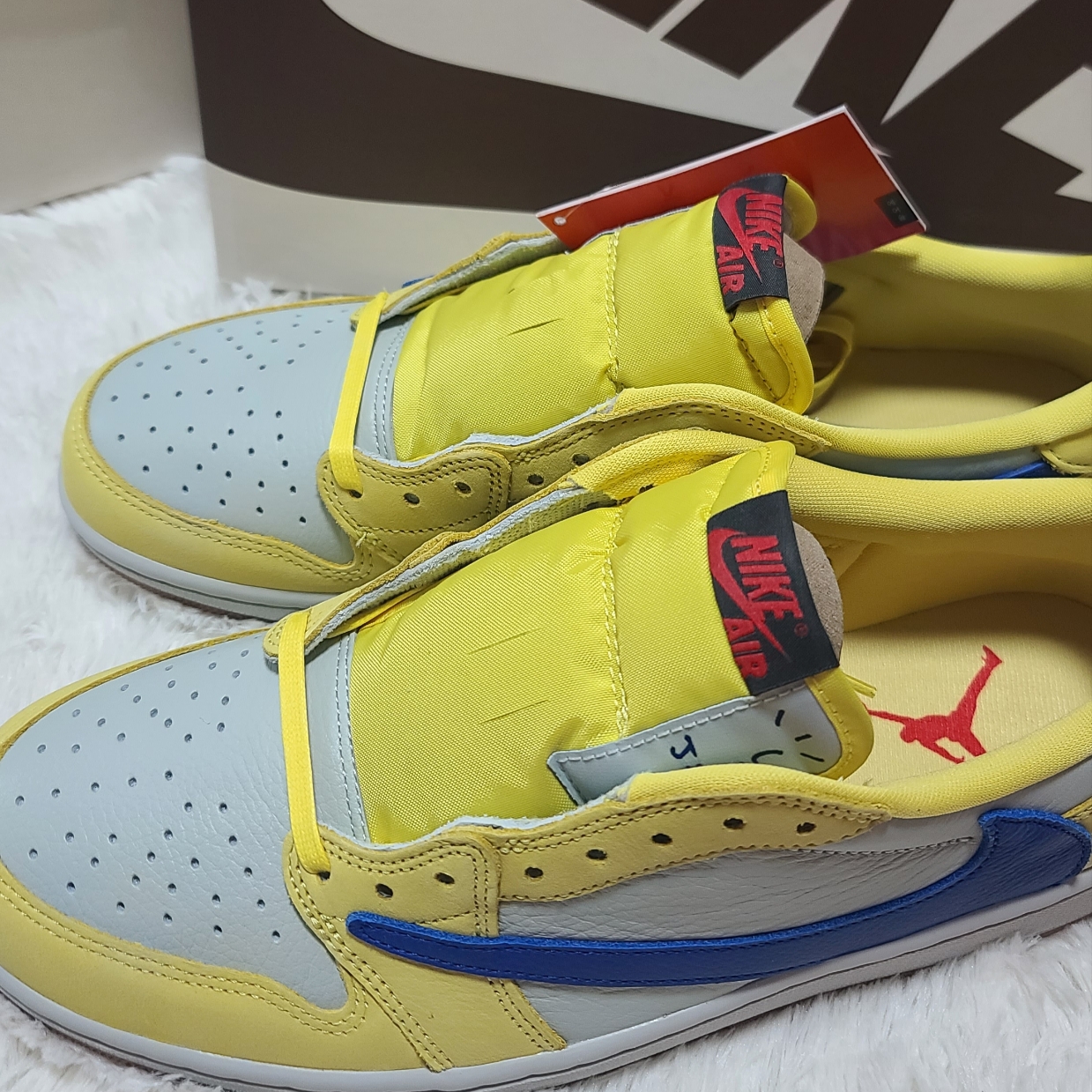 (W) Jordan 1 x Travis Scott Retro Low OG SP Canary 착용 스타일