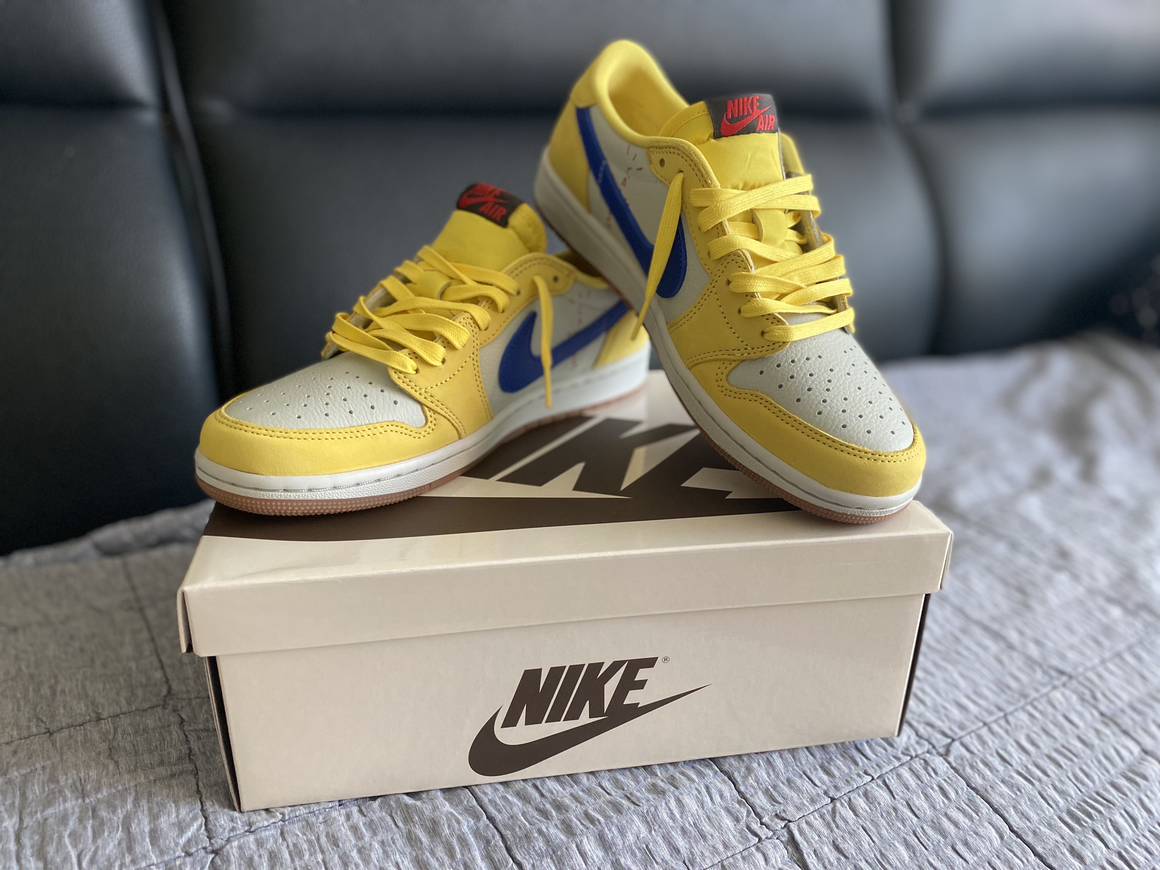 (W) Jordan 1 x Travis Scott Retro Low OG SP Canary 착용 스타일 - 1