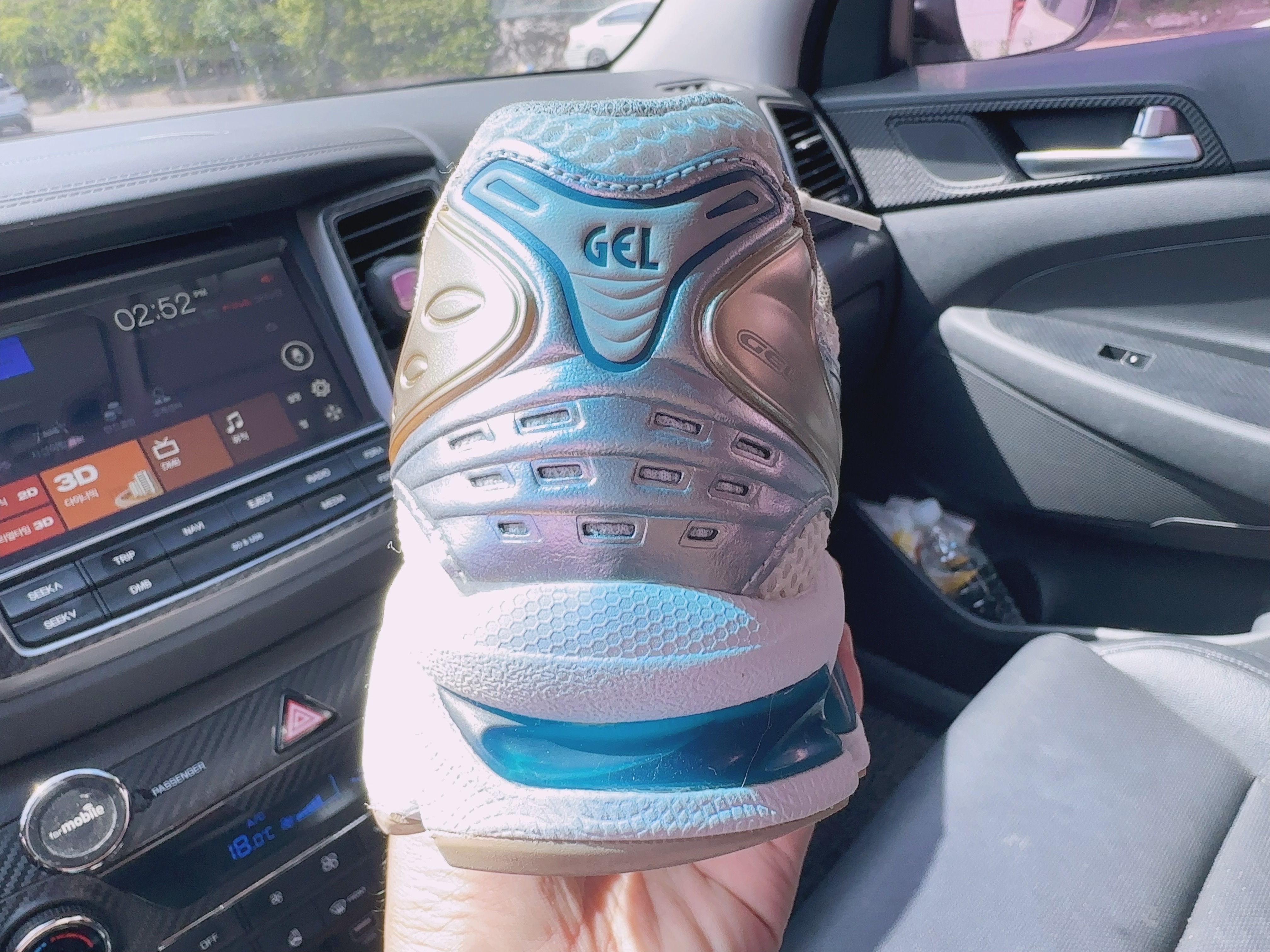Asics Gel-Kayano 14 Cream Pure Silver 착용 스타일 - 5