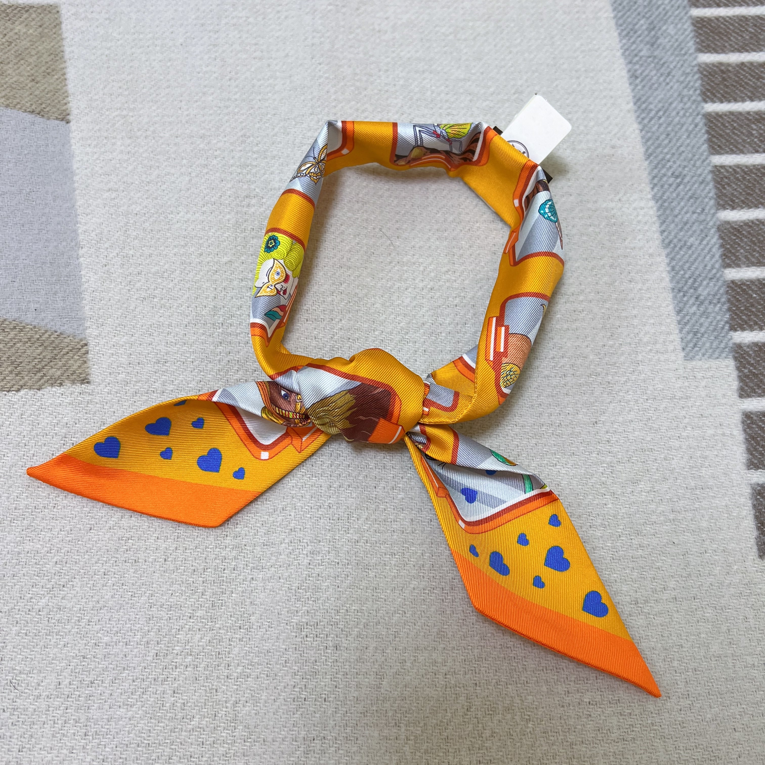 (W) Hermes Story Twilly Mangue Gris Multicolore 착용 스타일 - 1