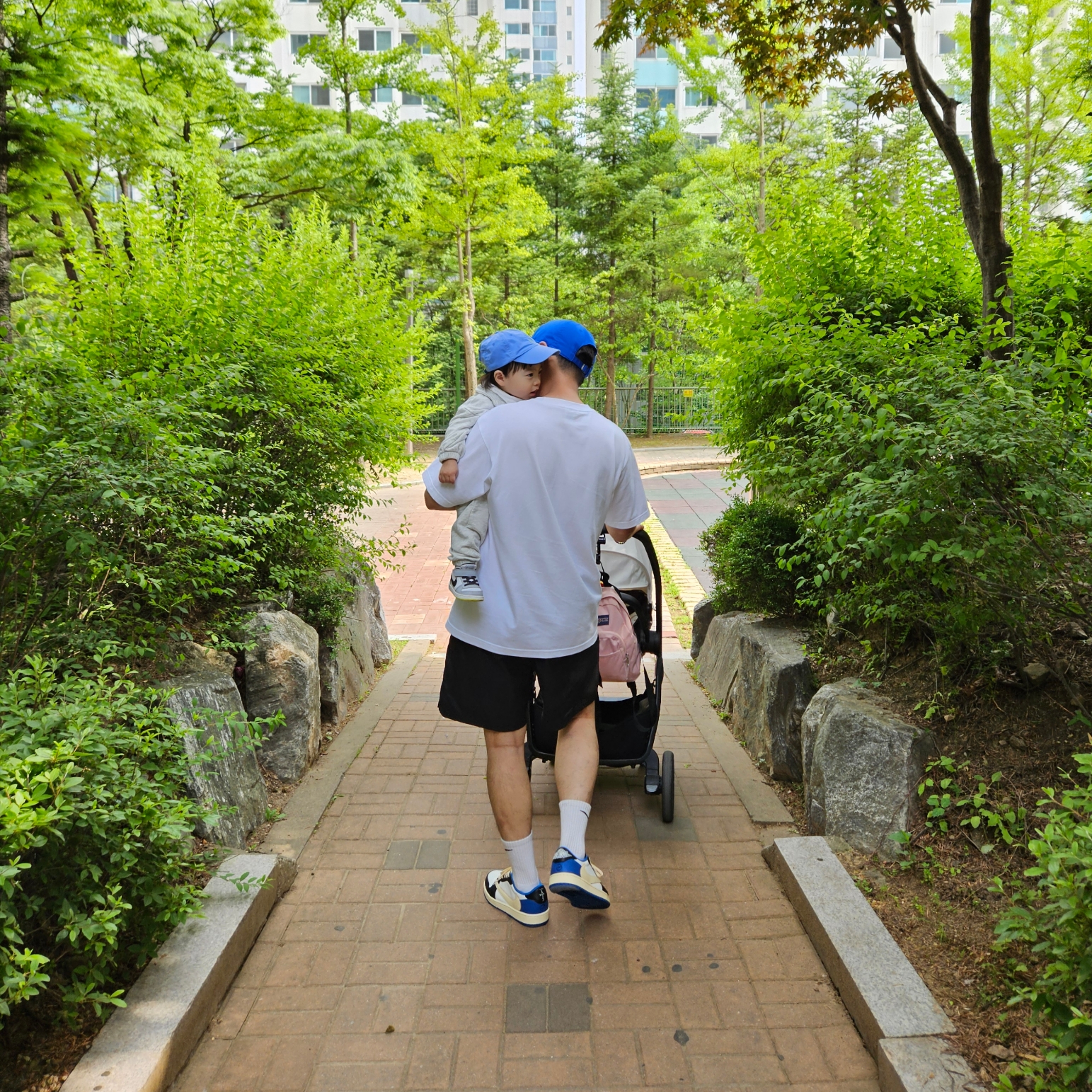 Nike Club Unstructured Futura Washed Cap Game Royal, Jordan 1 x Travis Scott x Fragment Retro Low OG SP Military Blue 착용 스타일