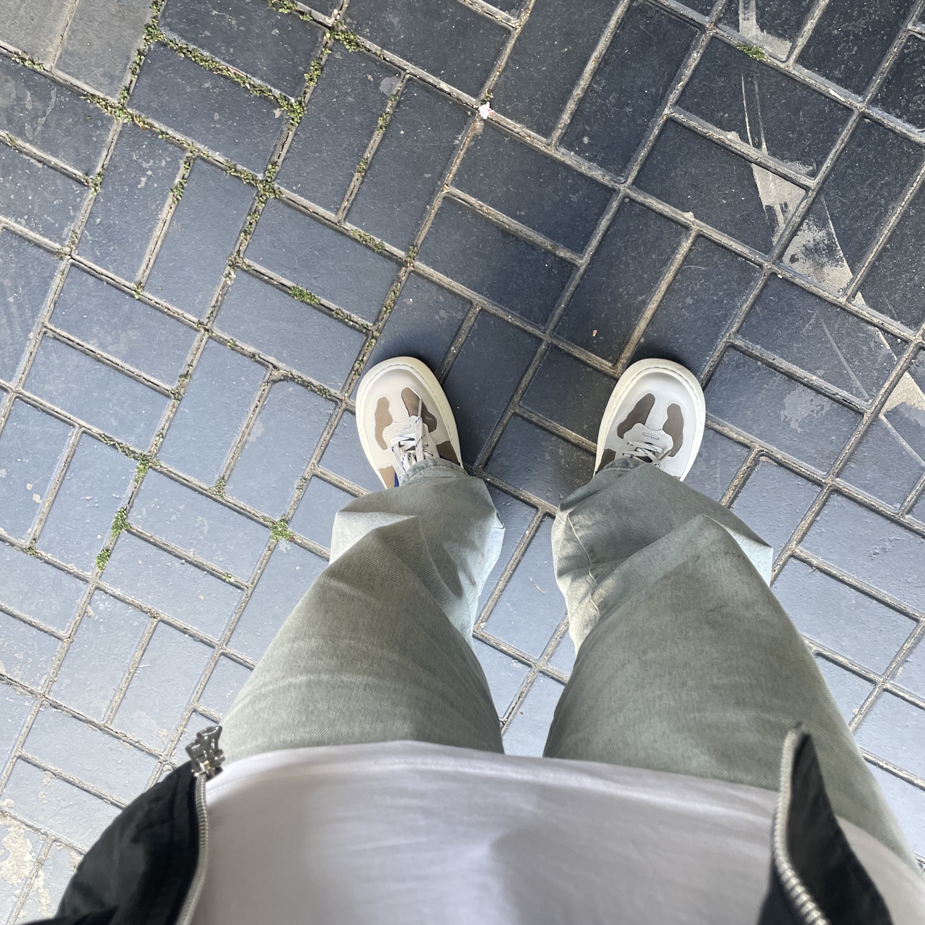 Ader Error Log; baus Gray 착용 스타일 - 1