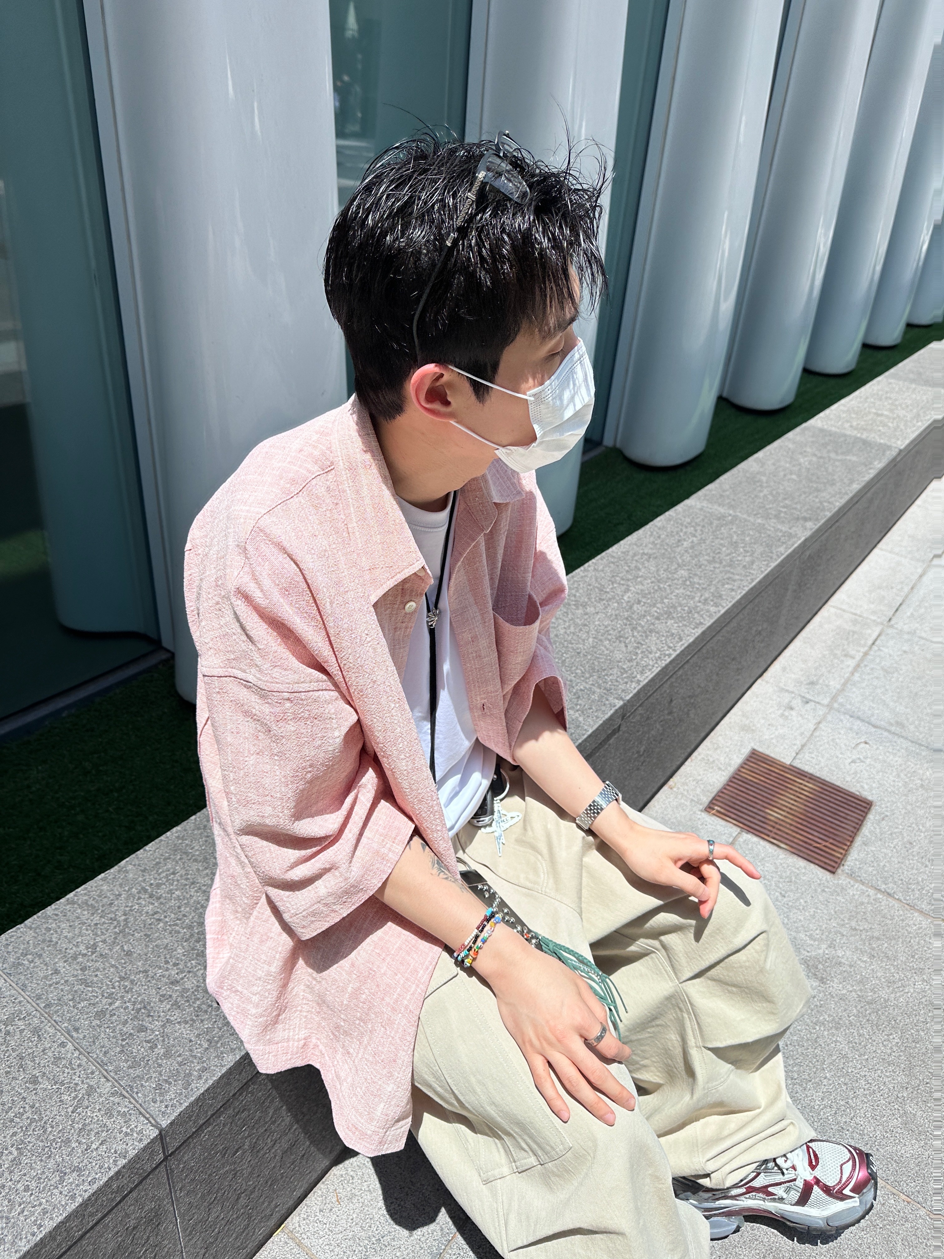 Nonnod Side Zip Cargo Pants Beige 착용 스타일 - 2