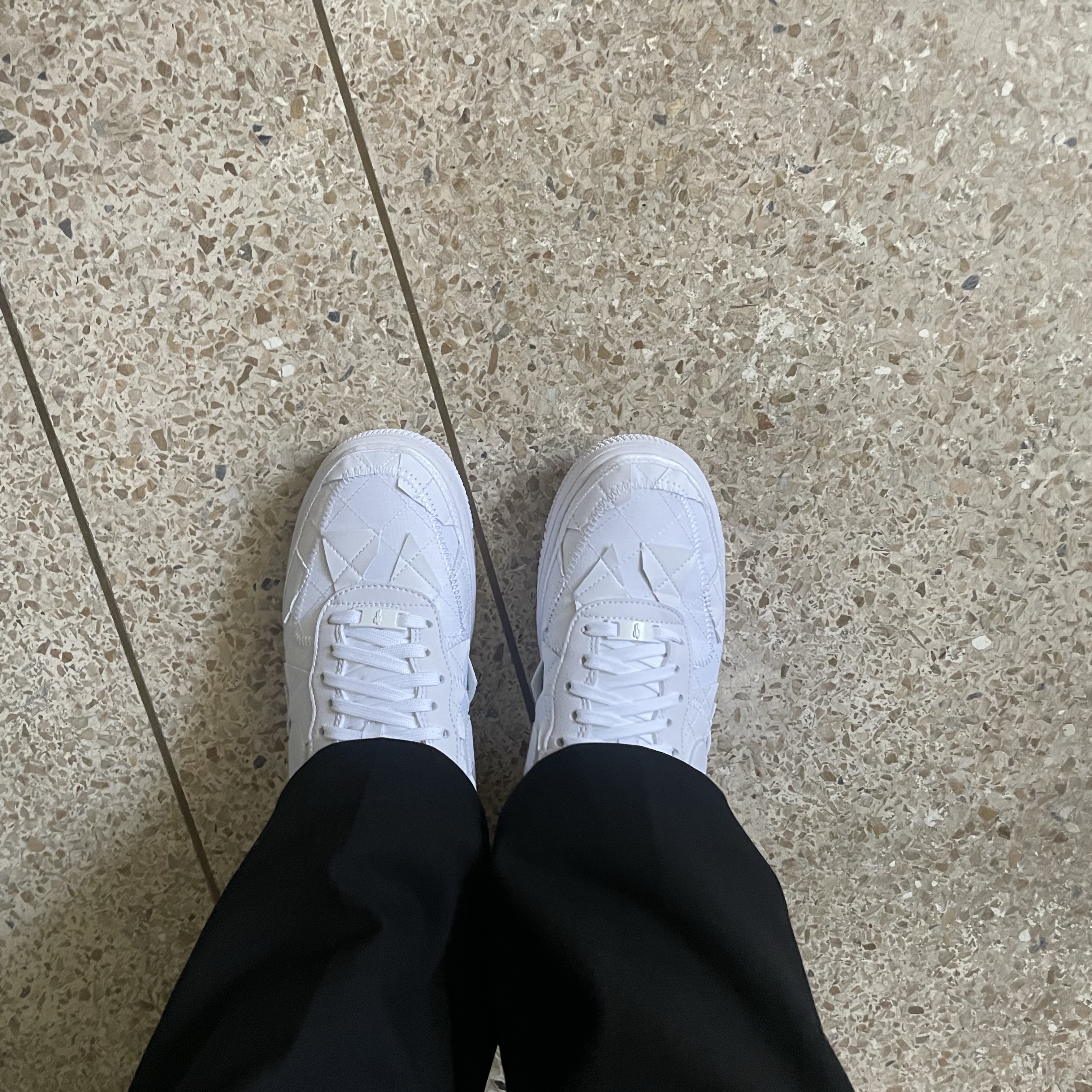 Nike x Billie Eilish Air Force 1 Low SP Triple White 착용 스타일 - 1