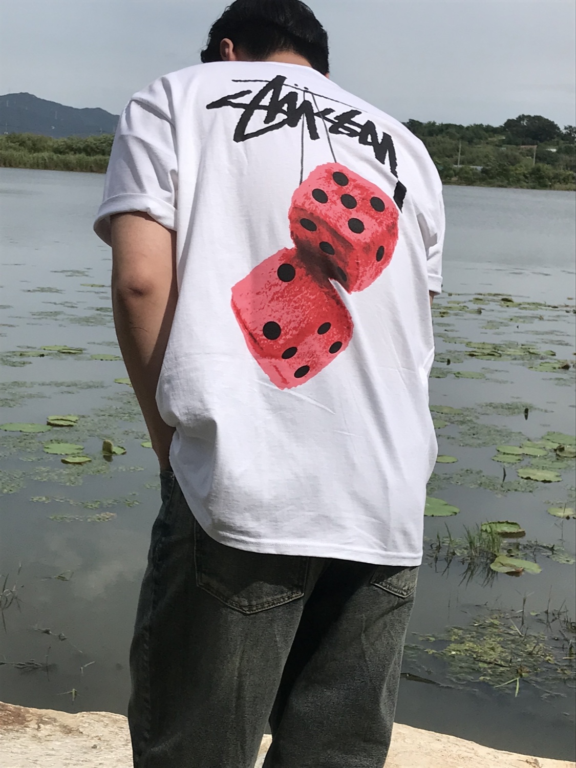 Stussy Fuzzy Dice T-Shirt White 착용 스타일 - 1