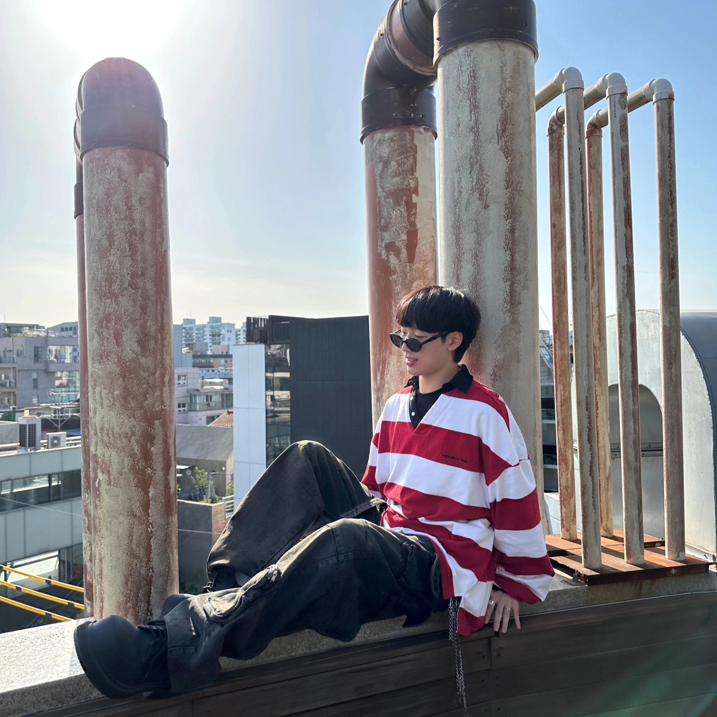 Project G/R Drawn Back V-Neck Polo Shirts Red, Balenciaga Steroid Derby Black 착용 스타일