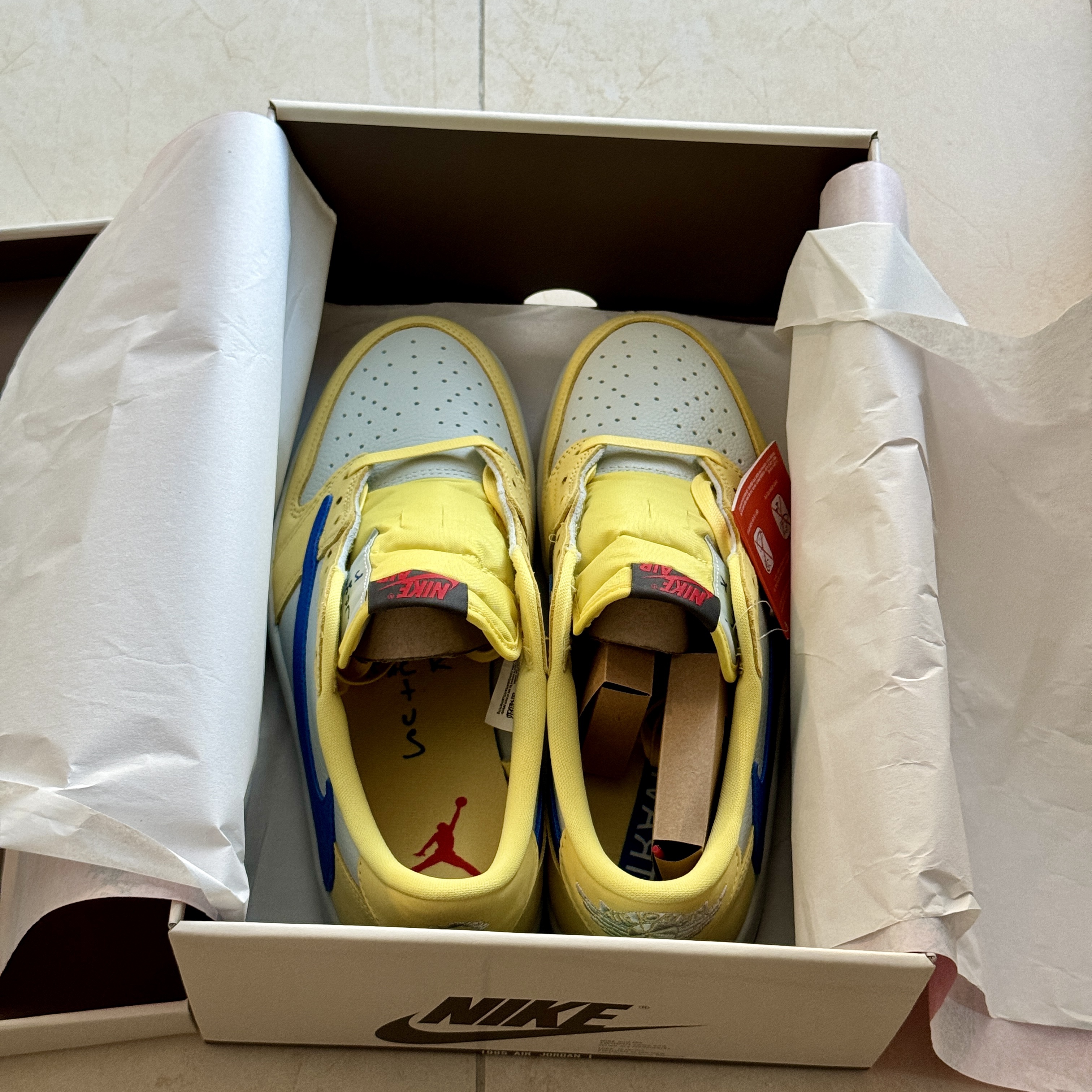 (W) Jordan 1 x Travis Scott Retro Low OG SP Canary 착용 스타일