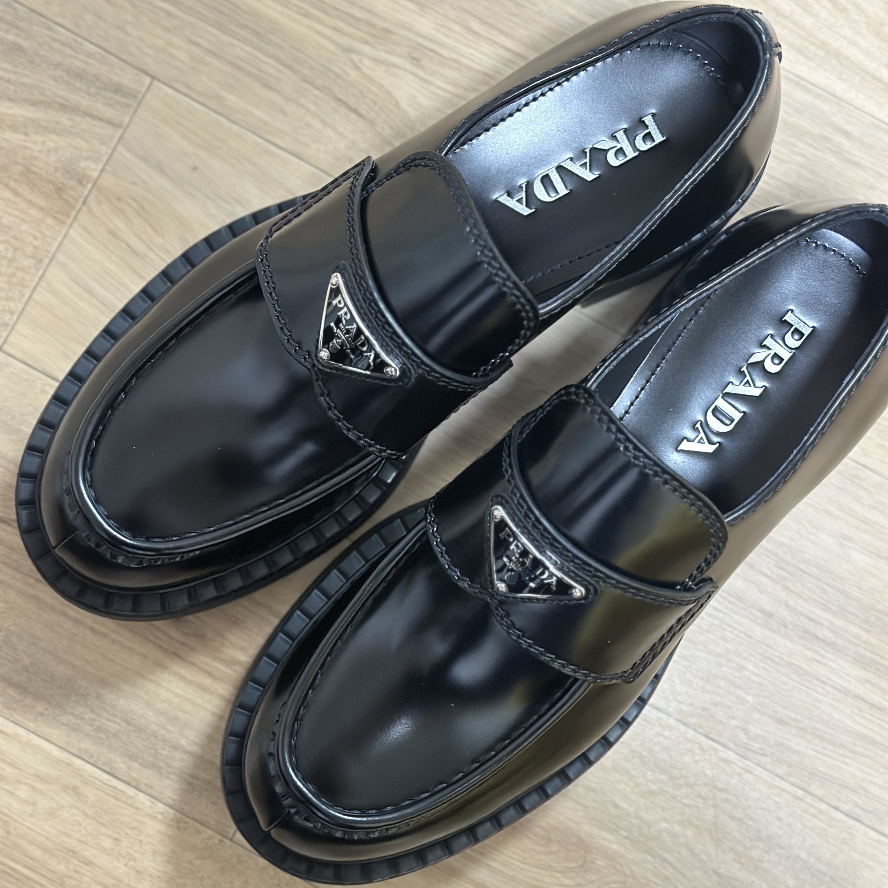 Prada Chocolate Brushed Leather Loafers Black 착용 스타일