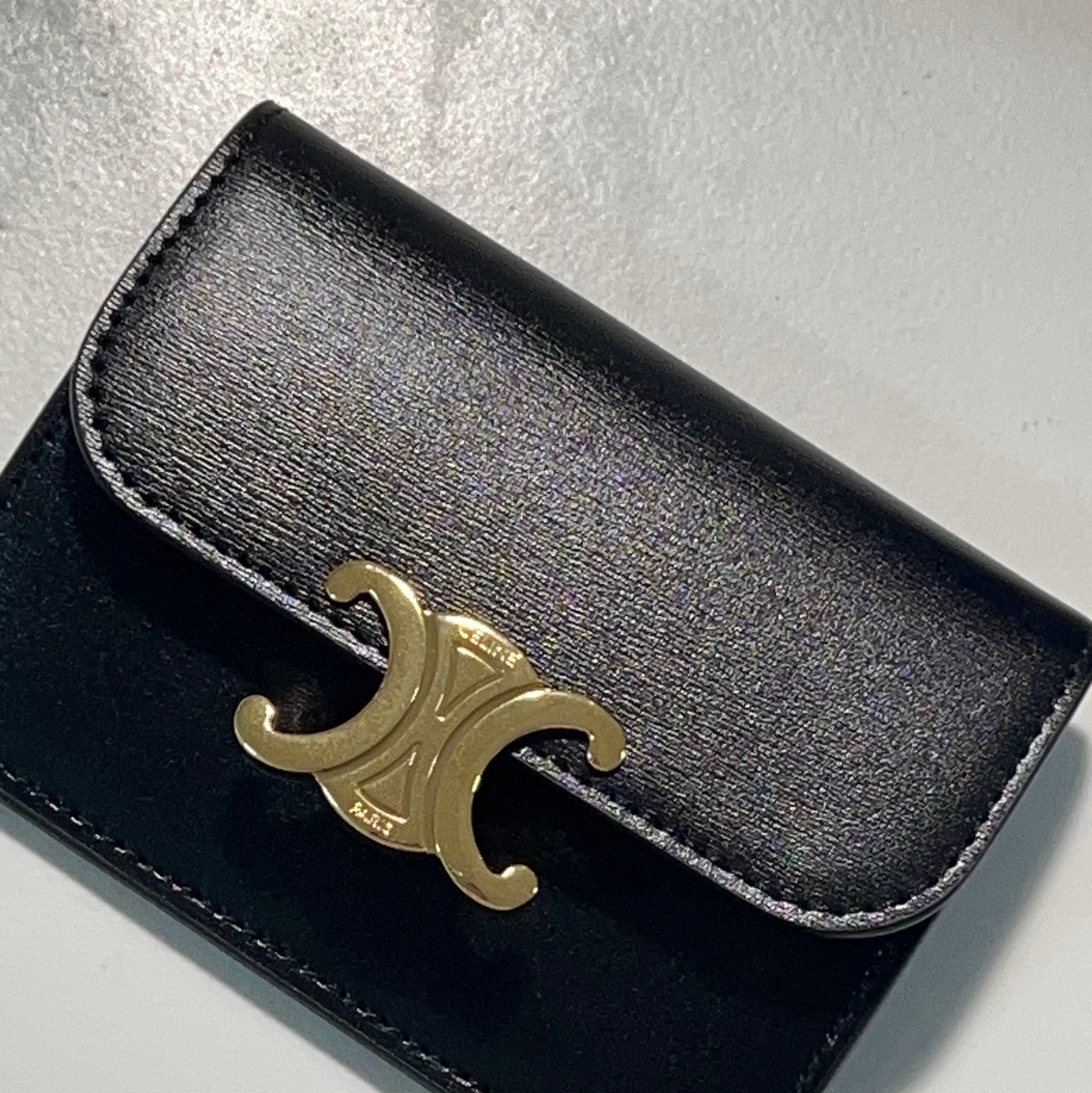 Celine Card Holder with Flap in Shiny Calfskin Black 착용 스타일