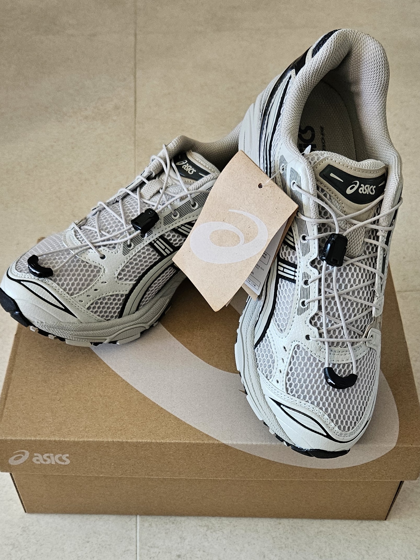 Asics Unlimited Gel-Kayano 14 Smoke Grey 착용 스타일 - 2