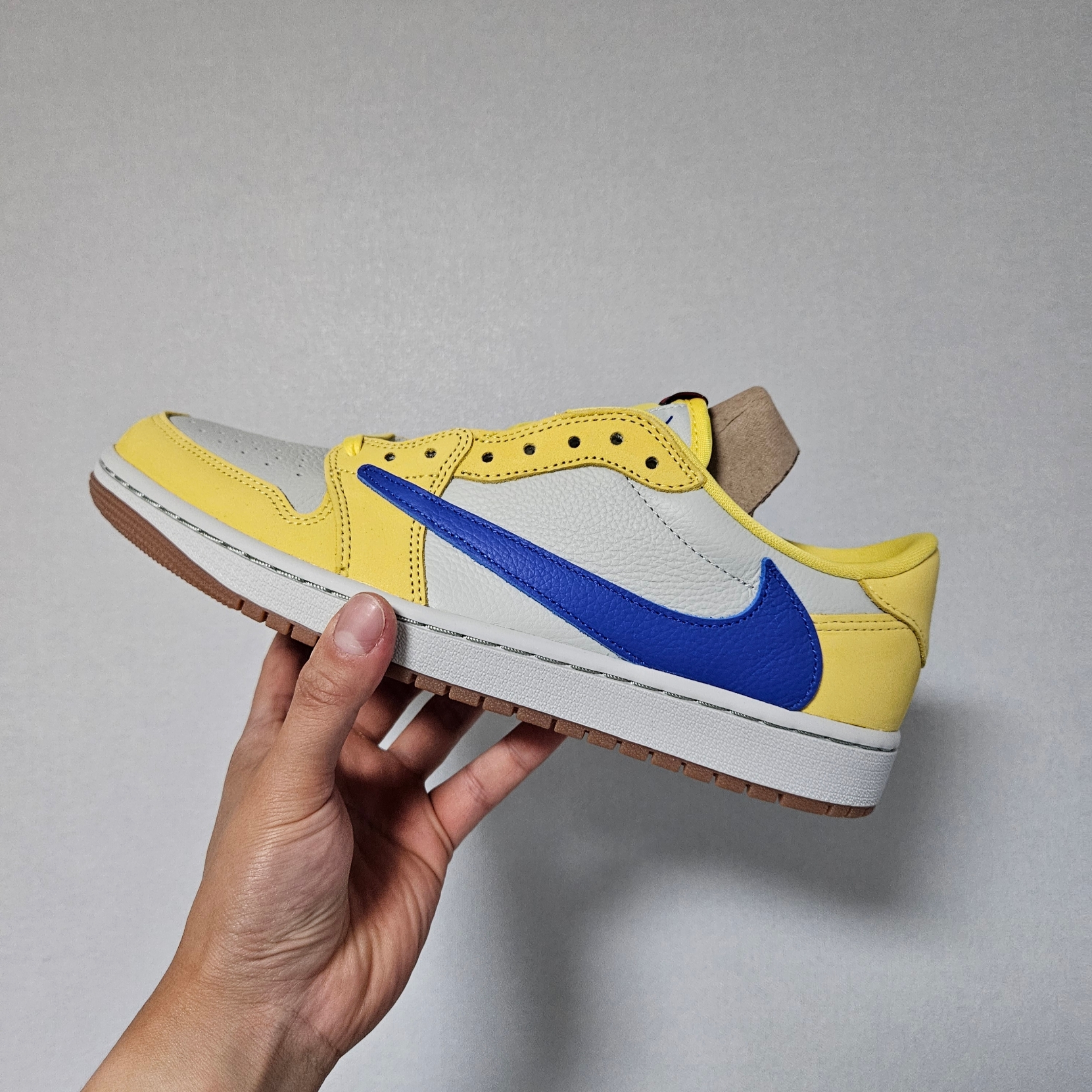 (W) Jordan 1 x Travis Scott Retro Low OG SP Canary 착용 스타일