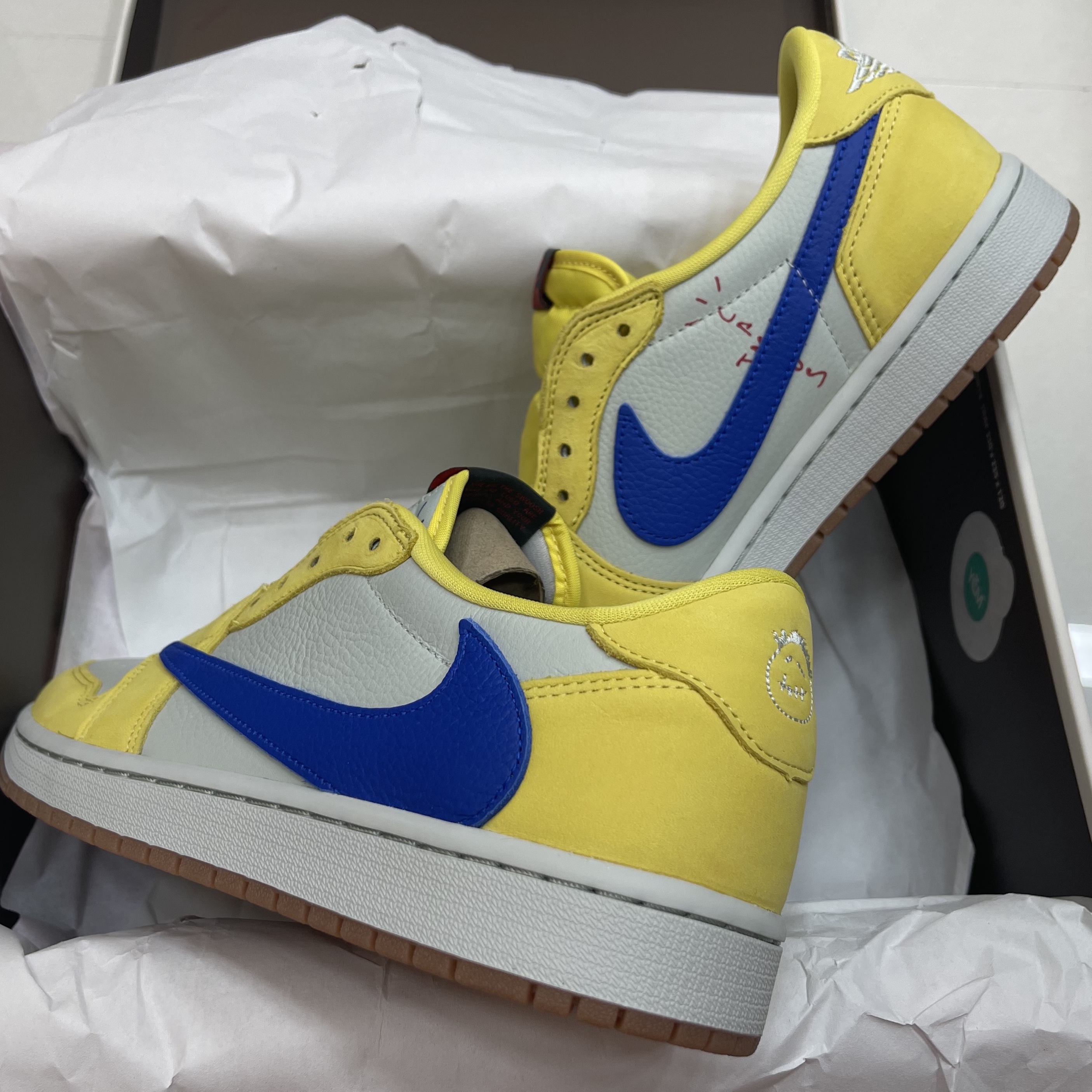 (W) Jordan 1 x Travis Scott Retro Low OG SP Canary 착용 스타일 - 3