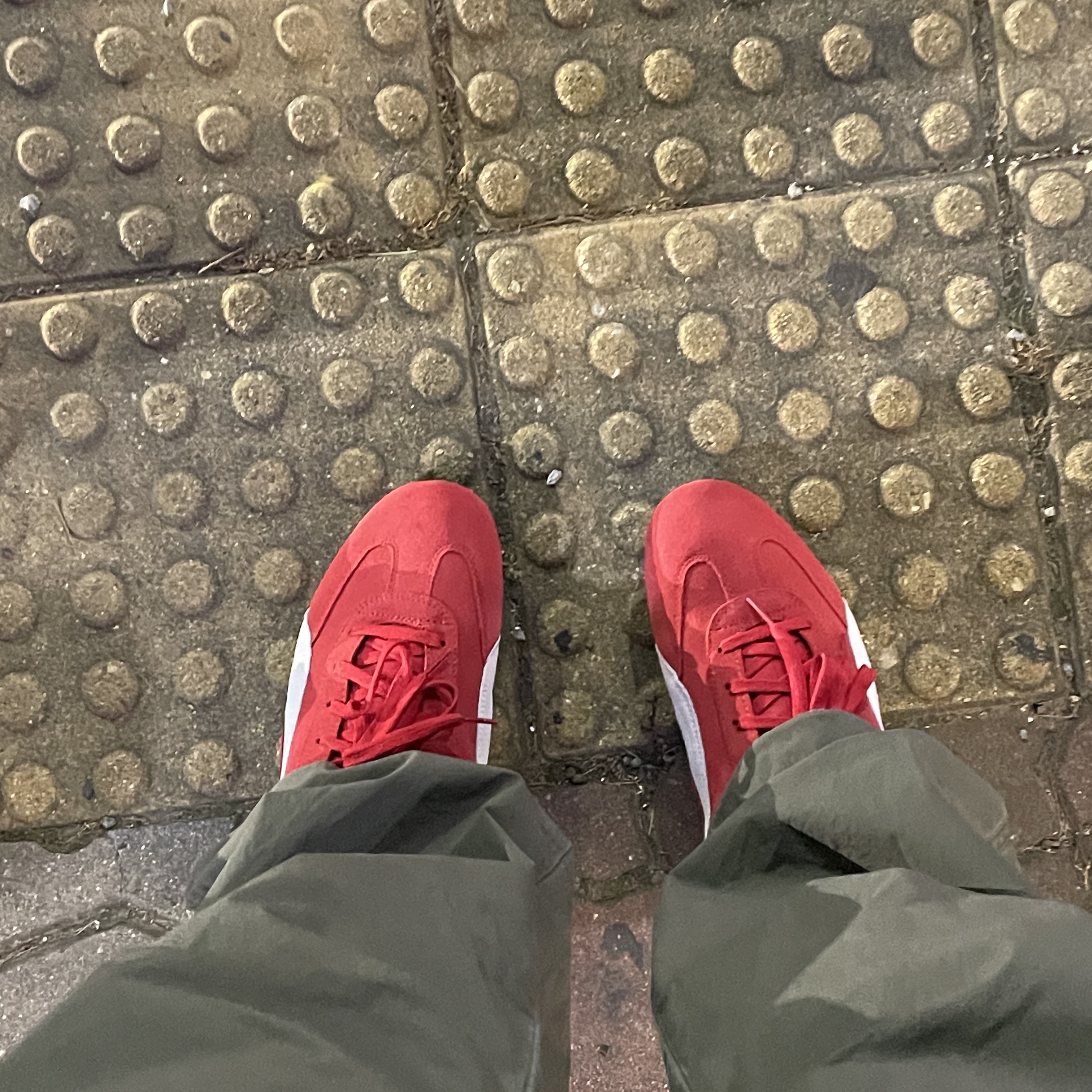 Puma Speedcat OG Sparco Ribbon Red White 착용 스타일 - 1