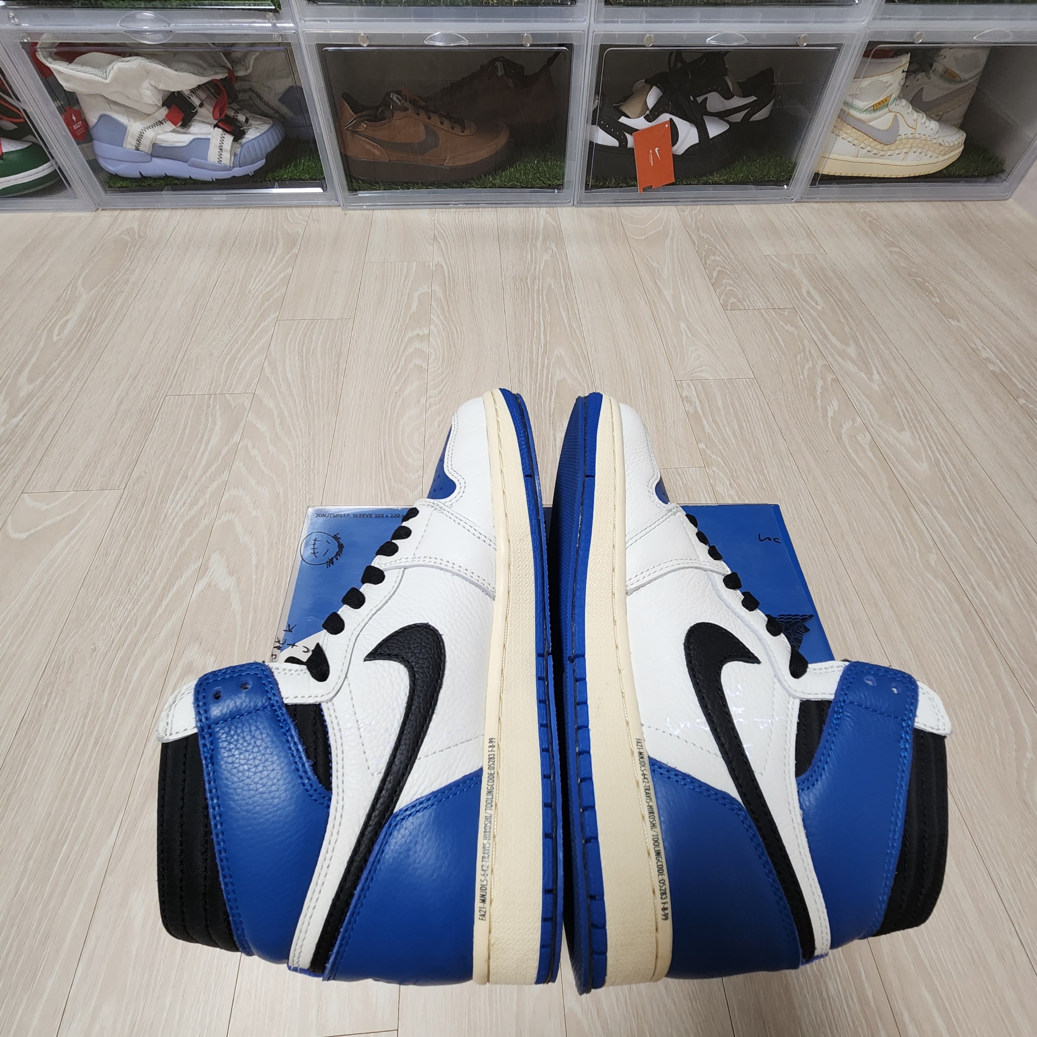 Jordan 1 x Travis Scott x Fragment Retro High OG SP Military Blue 착용 스타일 - 5