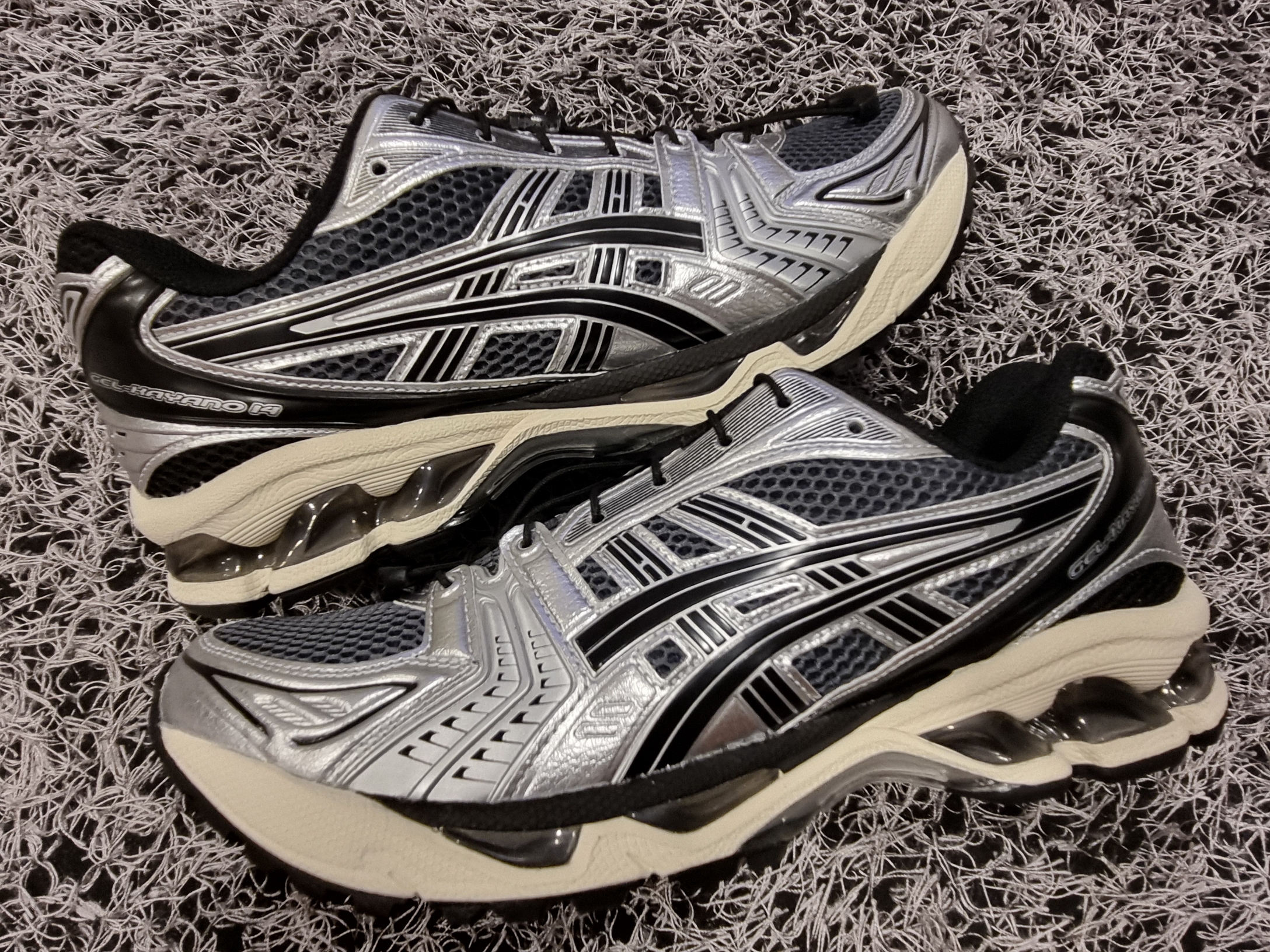 Asics Unlimited Gel-Kayano 14 Carrier Grey Black 착용 스타일 - 2