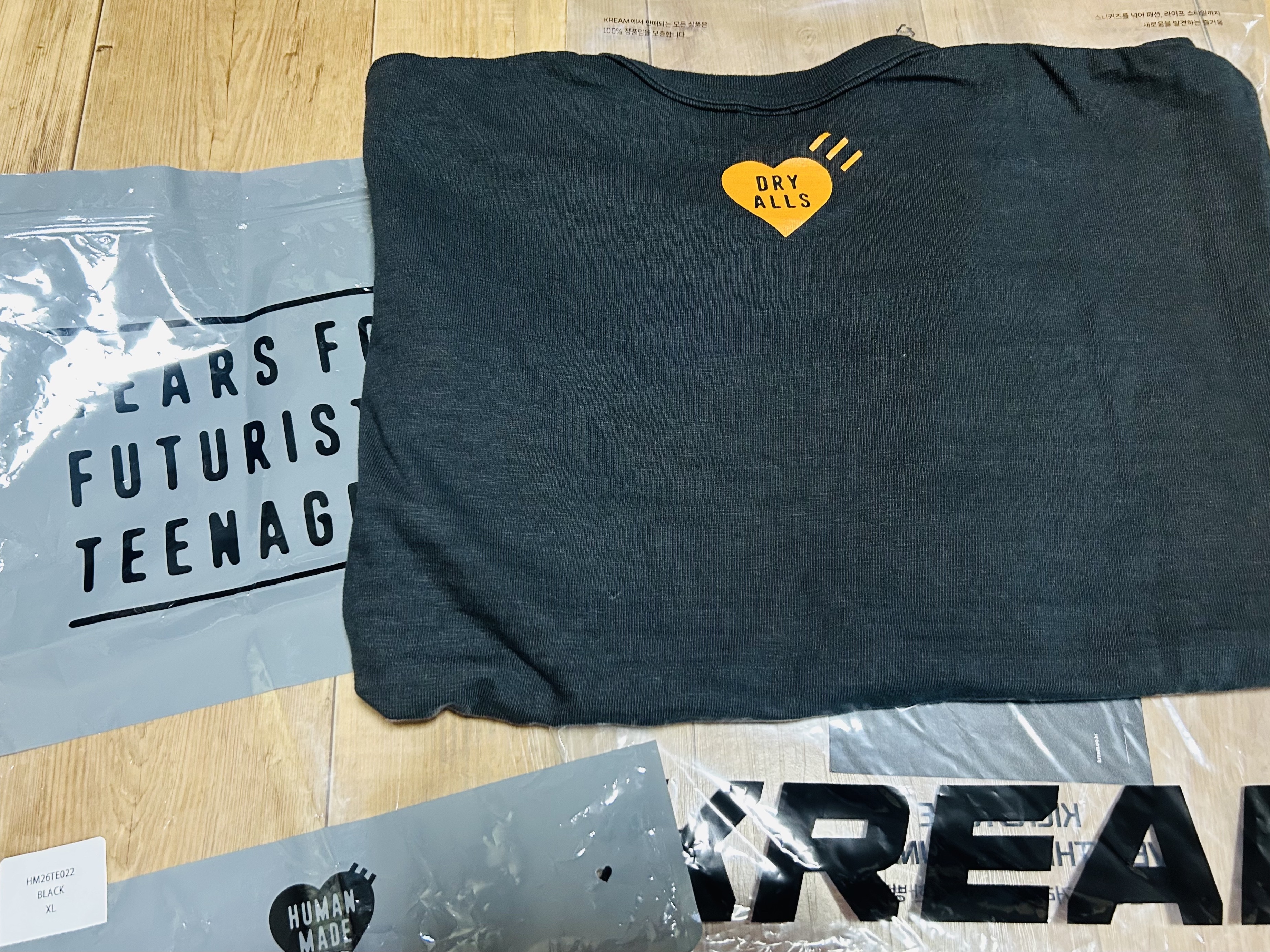 Human Made Heart T-Shirt Black Orange - Shibuya Parco Store Exclusive 착용 스타일 - 2