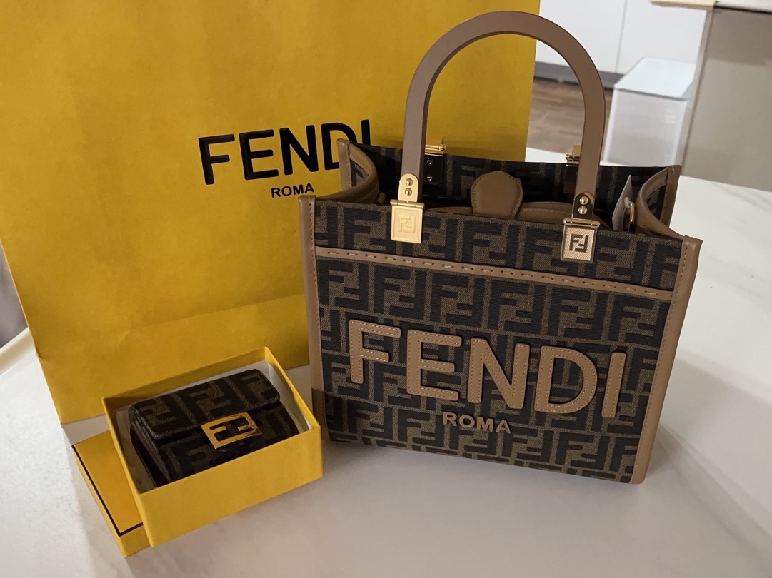 Fendi FF Jacquard Fabric Sunshine Small Bag Brown 착용 스타일