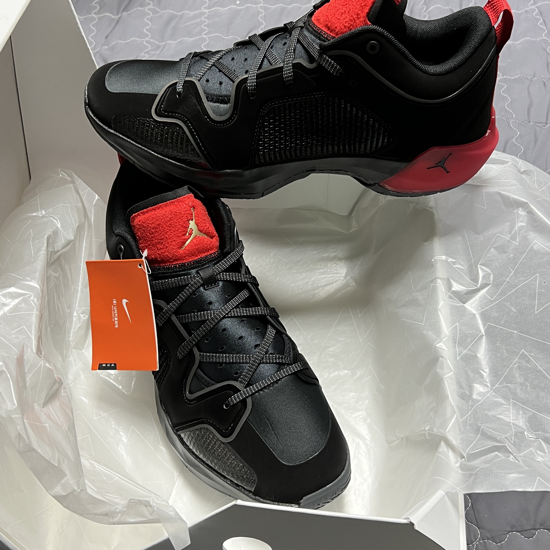 Jordan XXXVII Low PF Black Metallic Gold 착용 스타일