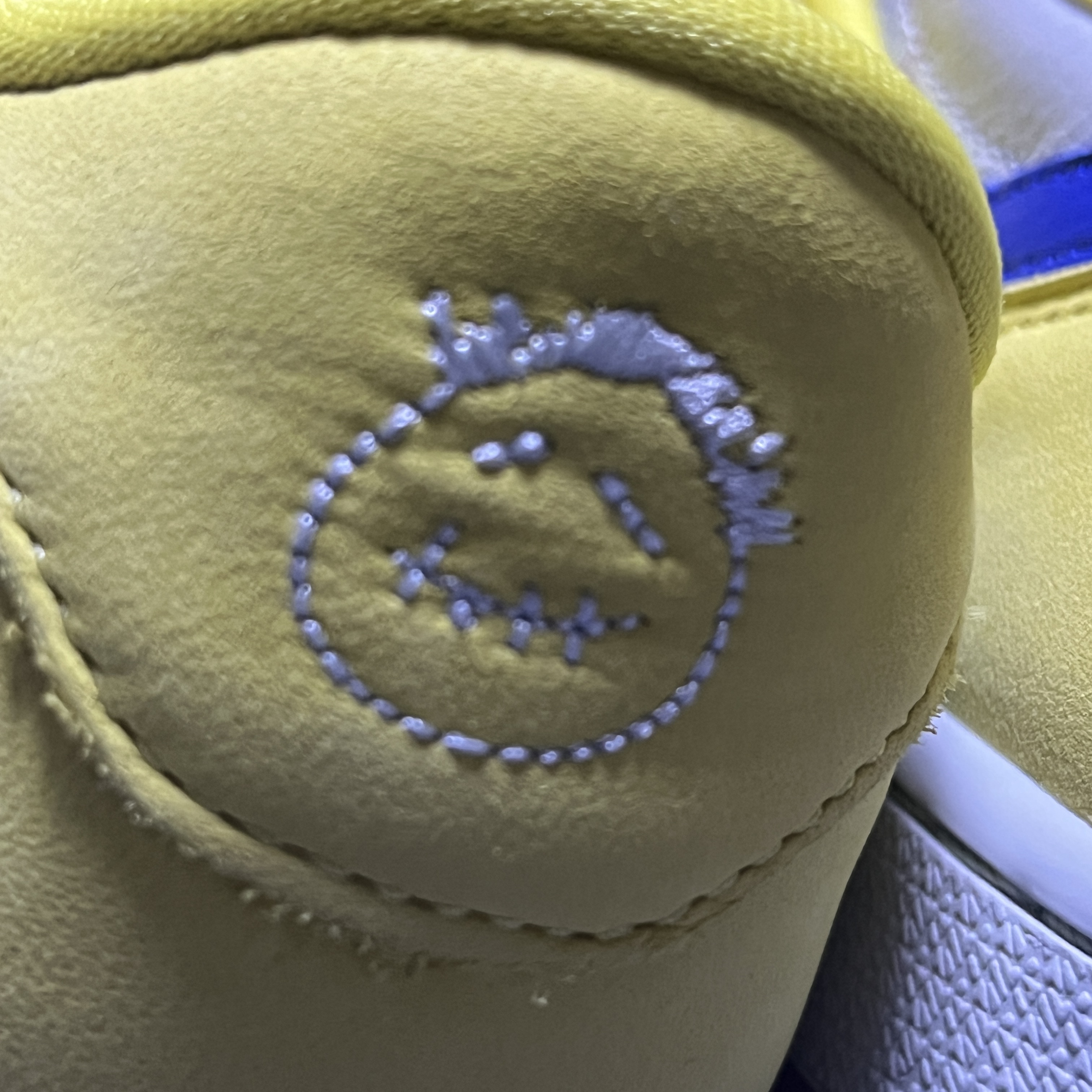 (W) Jordan 1 x Travis Scott Retro Low OG SP Canary 착용 스타일