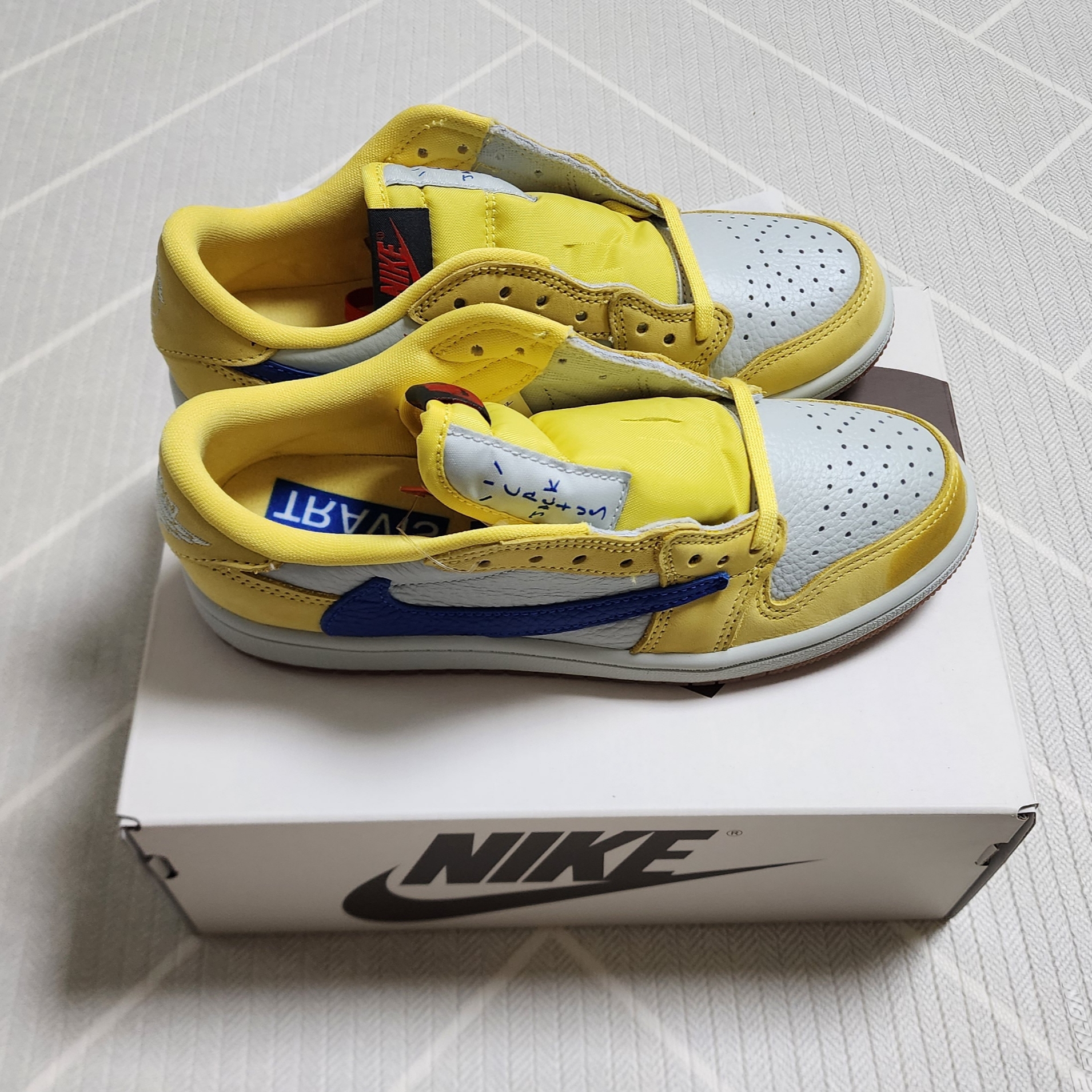 (PS) Jordan 1 x Travis Scott Retro Low OG SP Canary 착용 스타일 - 3