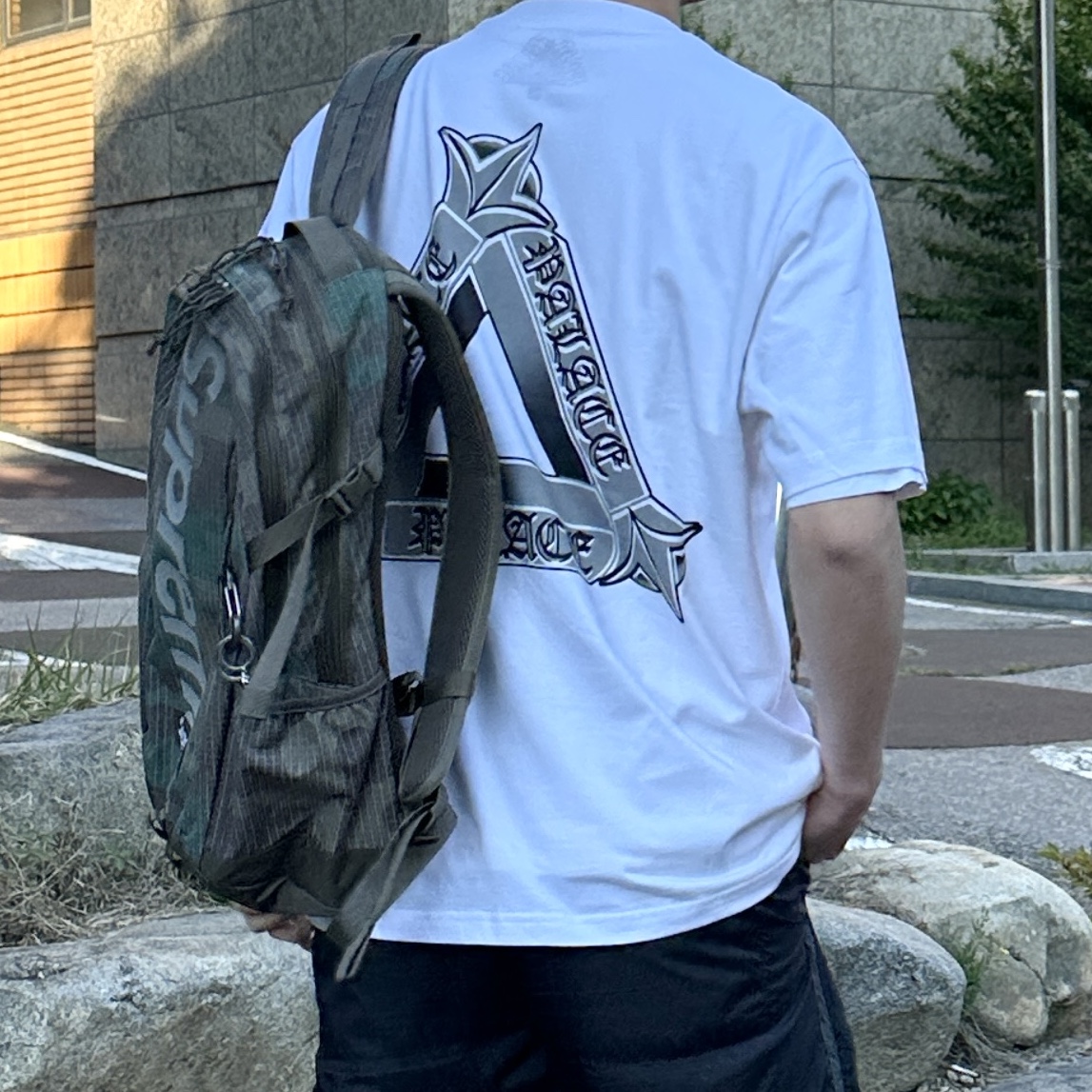 Supreme Backpack Woodland Camo - 24SS, Jordan 1 x Travis Scott Retro Low OG SP Sail and Ridgerock 착용 스타일 - 3